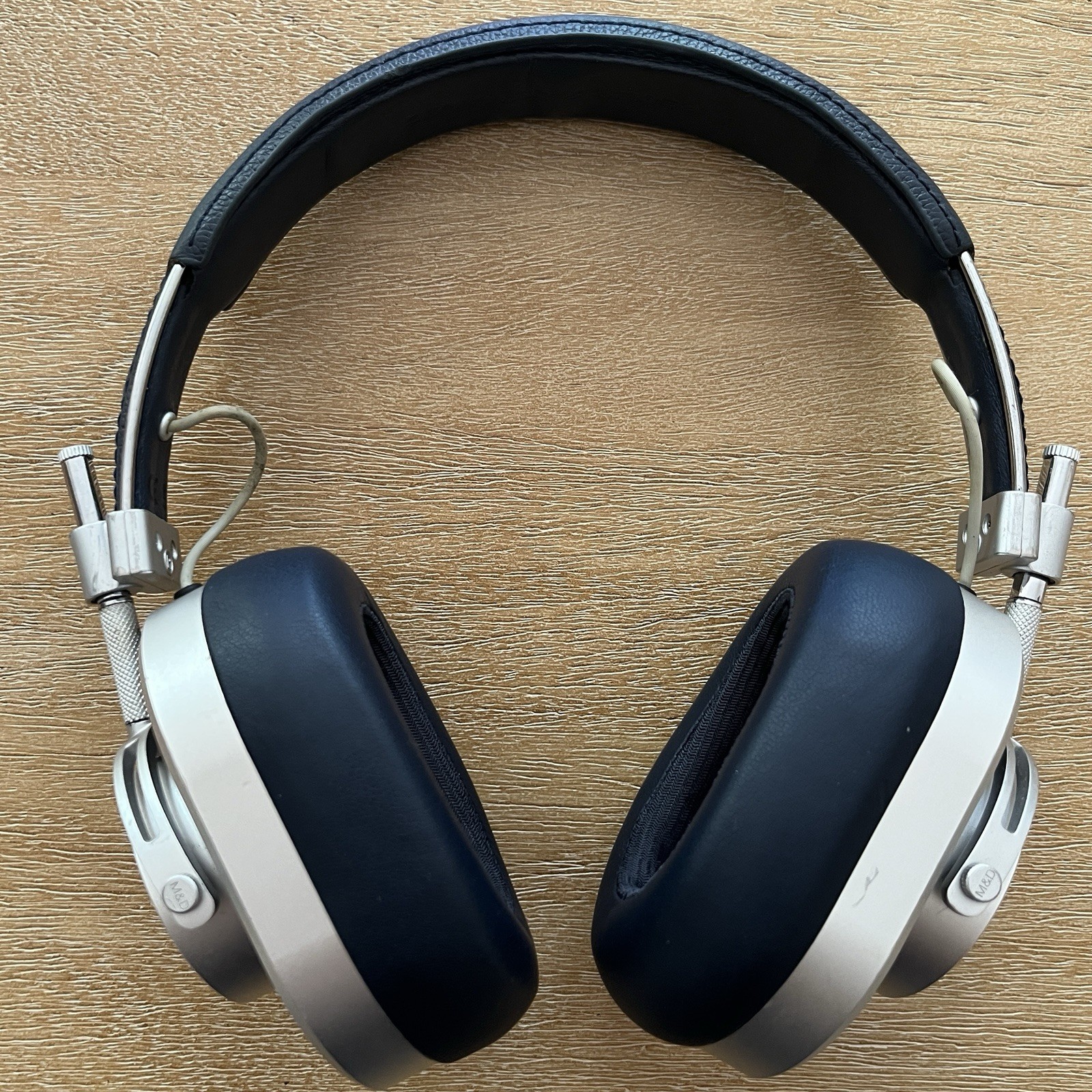 Master & Dynamic MH40 Wired Over-Ear Headphones Silver Aluminum Blue Leather