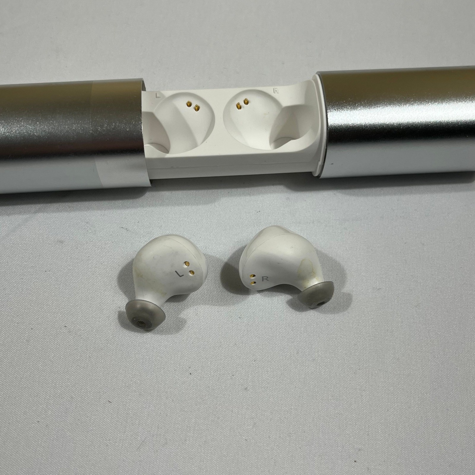S2-TWS Wireless Earbuds Silver Bluetooth 5.0 Headphones with Power Bank Case