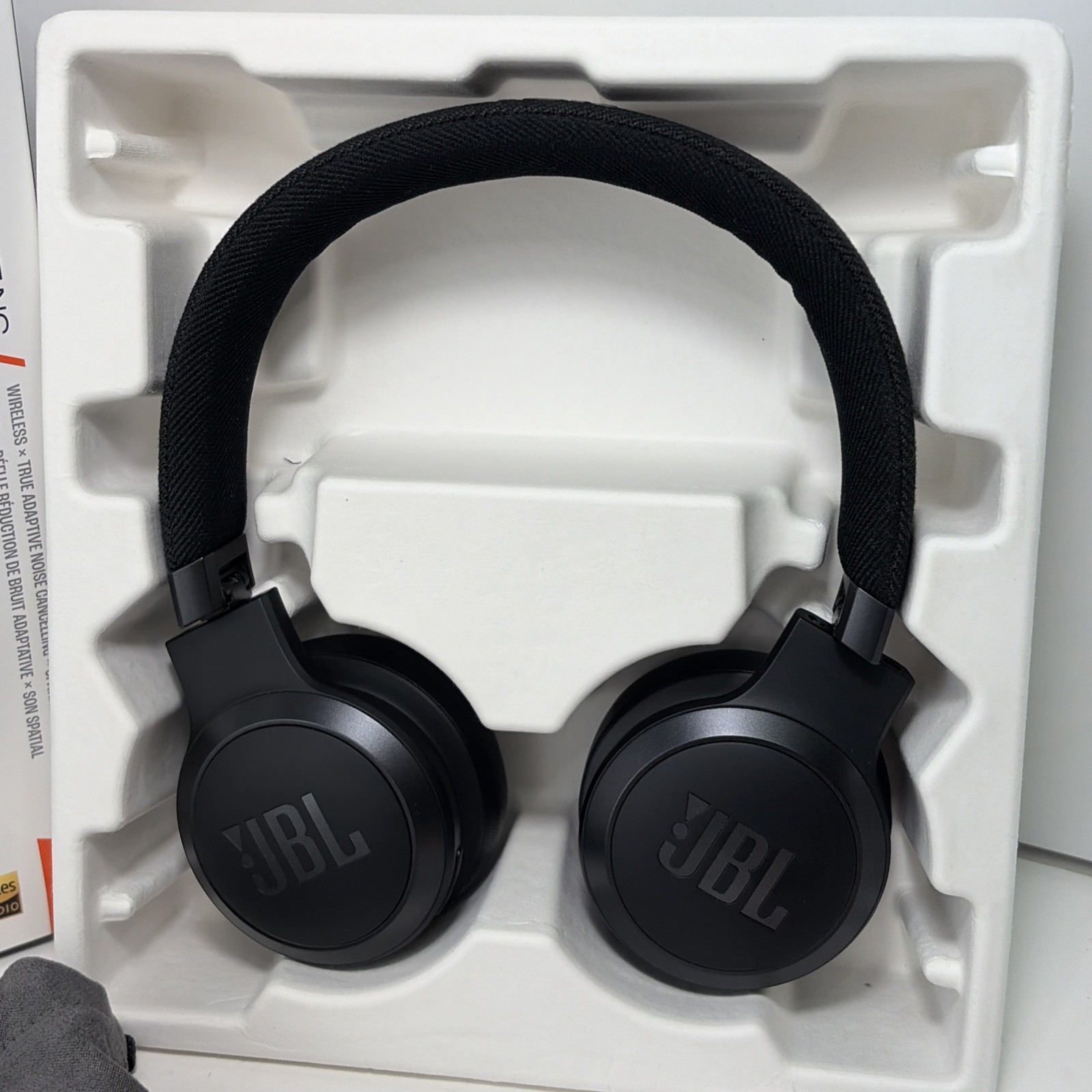 JBL Live 675NC wireless on-ear headphones, New, Open Box