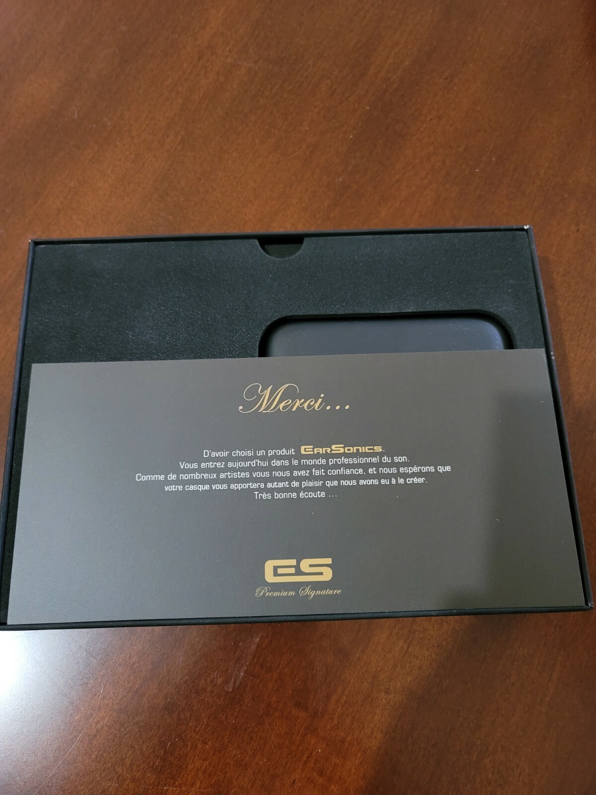 Earsonics Velvet Crystal Edition