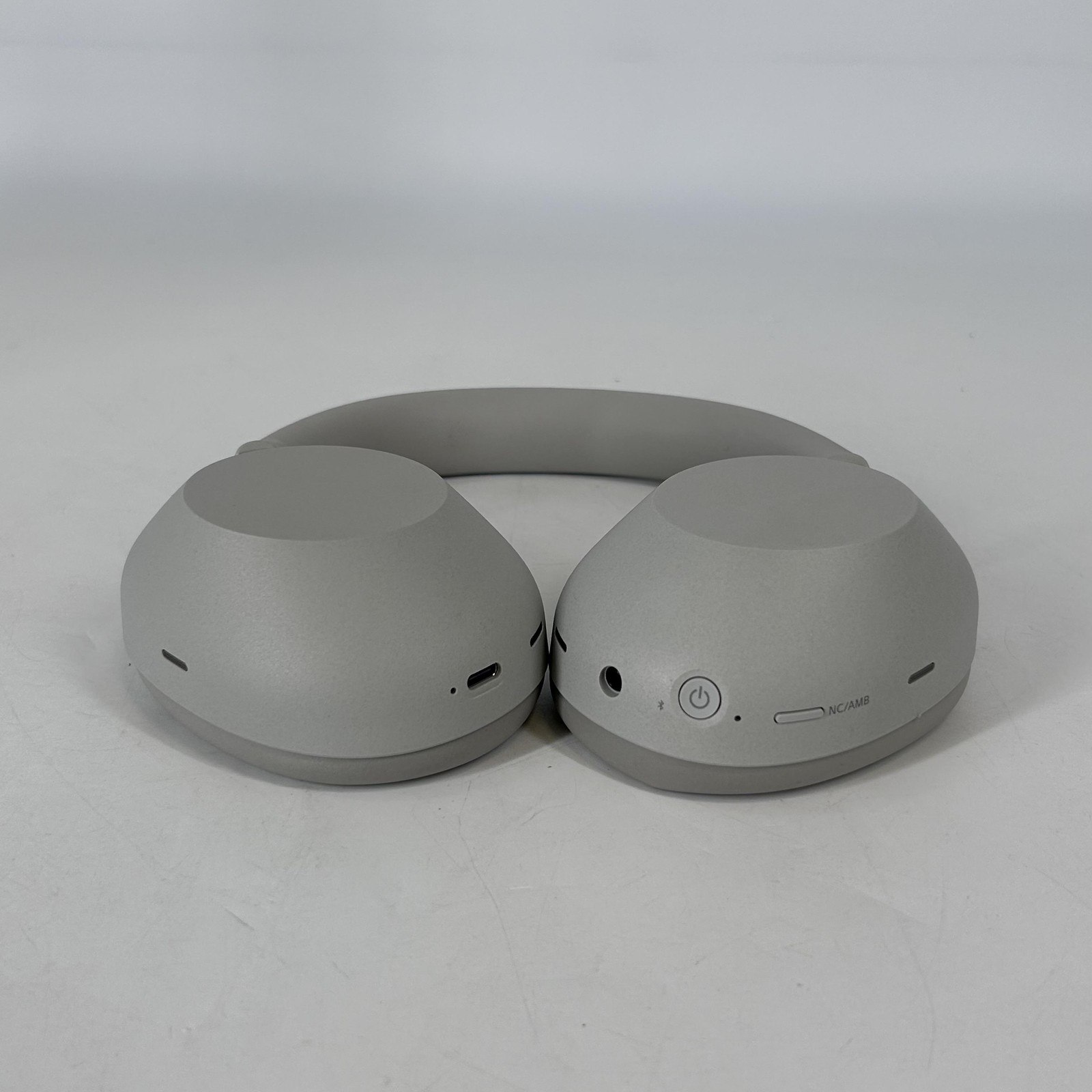 Sony WH-1000XM6 Headphones Platinum Silver w/ Case/Charger – Excellent