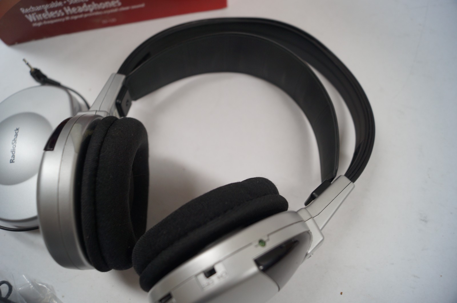 RadioShack Rechargeable Stereo Wireless Headphones w Transmitter WORKING E221