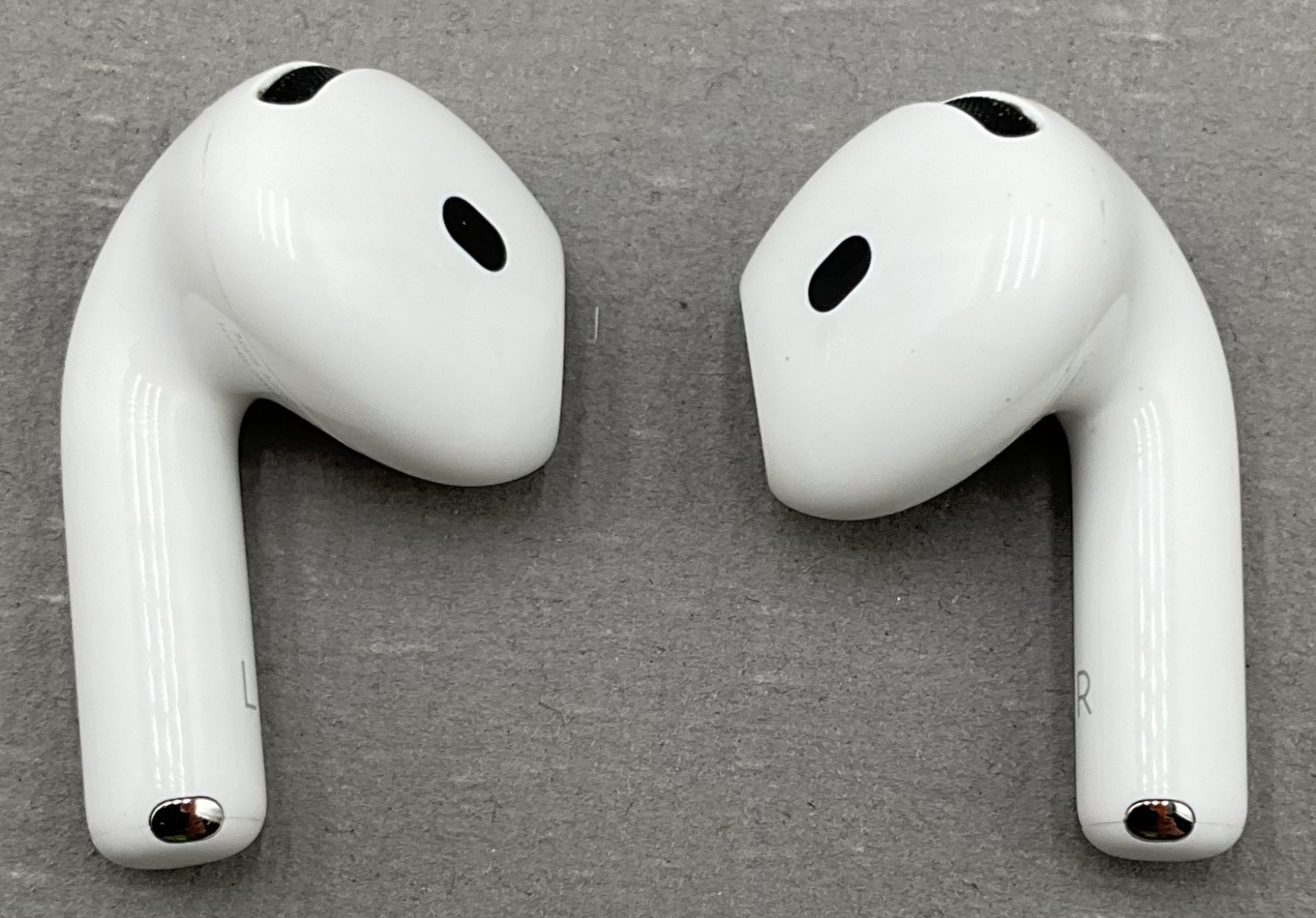 Apple AirPods 4 Earbuds w/ USB-C Case in White-A3053 VG