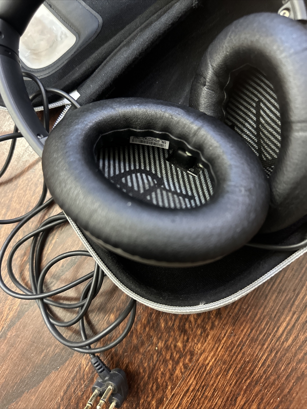 Bose QC 25 Acoustic Noise Cancelling Headphones For American Airline Aircraft
