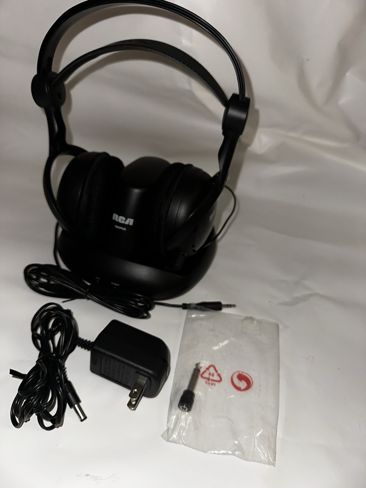 RCA WHP141 900MHz RF UHF Wireless Over-Ear Headphones Black w/ Base Dock