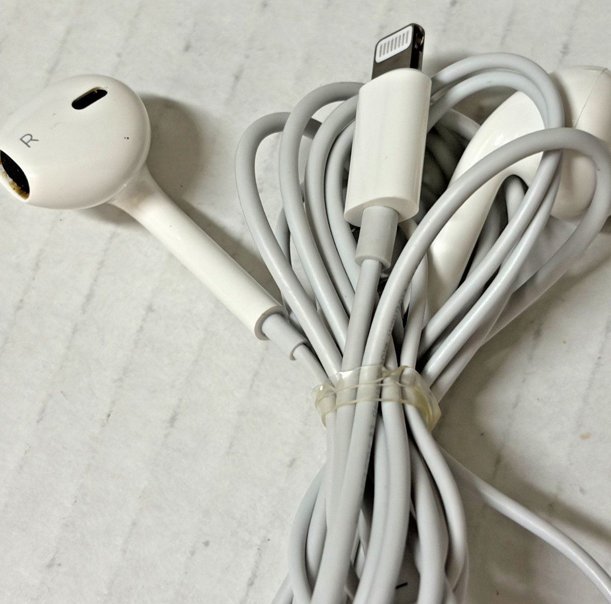 2 Apple Wired EarPods with Lightning Connector with mic/volume + Fast Shipping