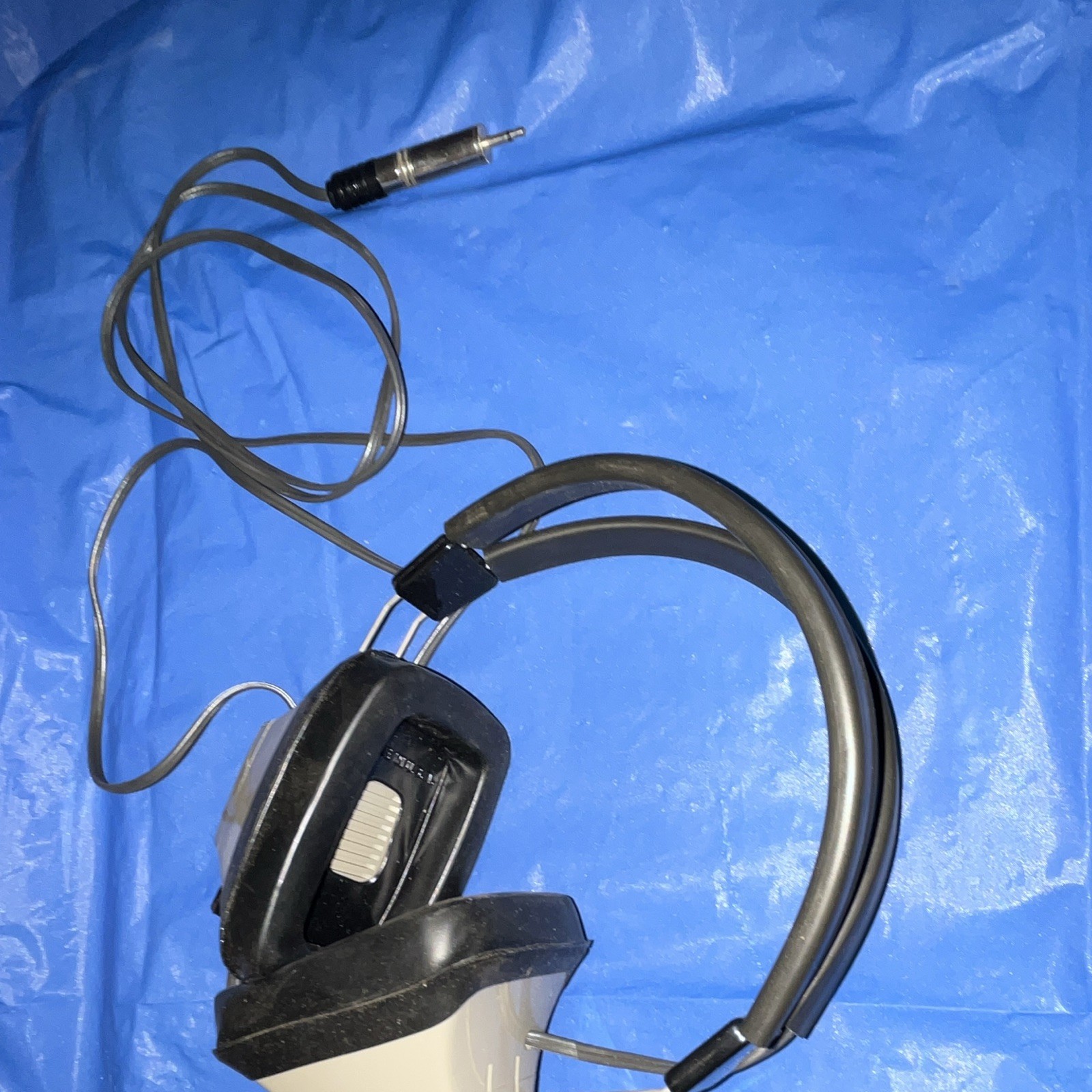 Telex Over-Ear Wired Studio Headphones 1/4 in Plug Black/Gray Adjustable