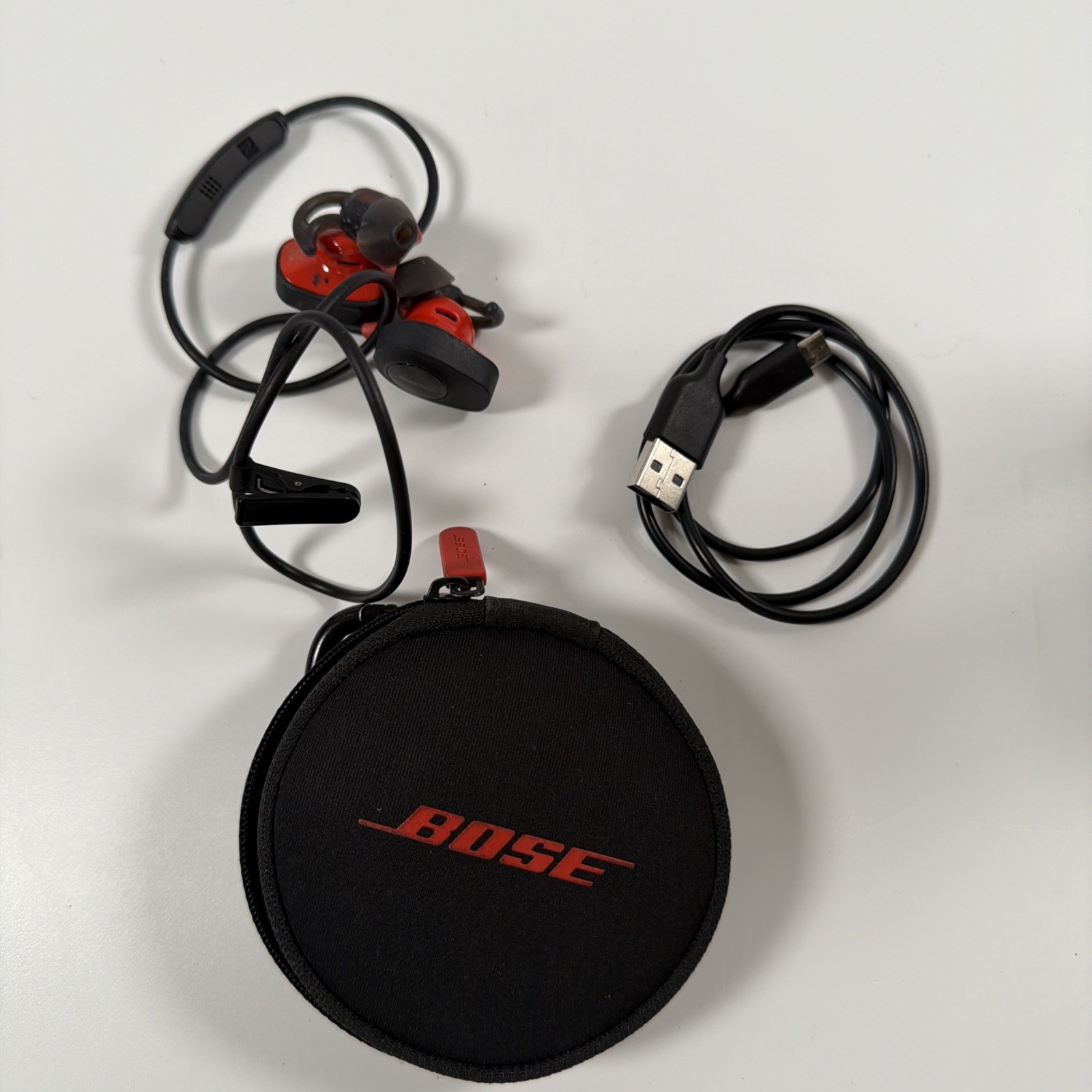 Bose SoundSport 007-AE0109 In-Ear Wireless Bluetooth Headphones Won’t Charge
