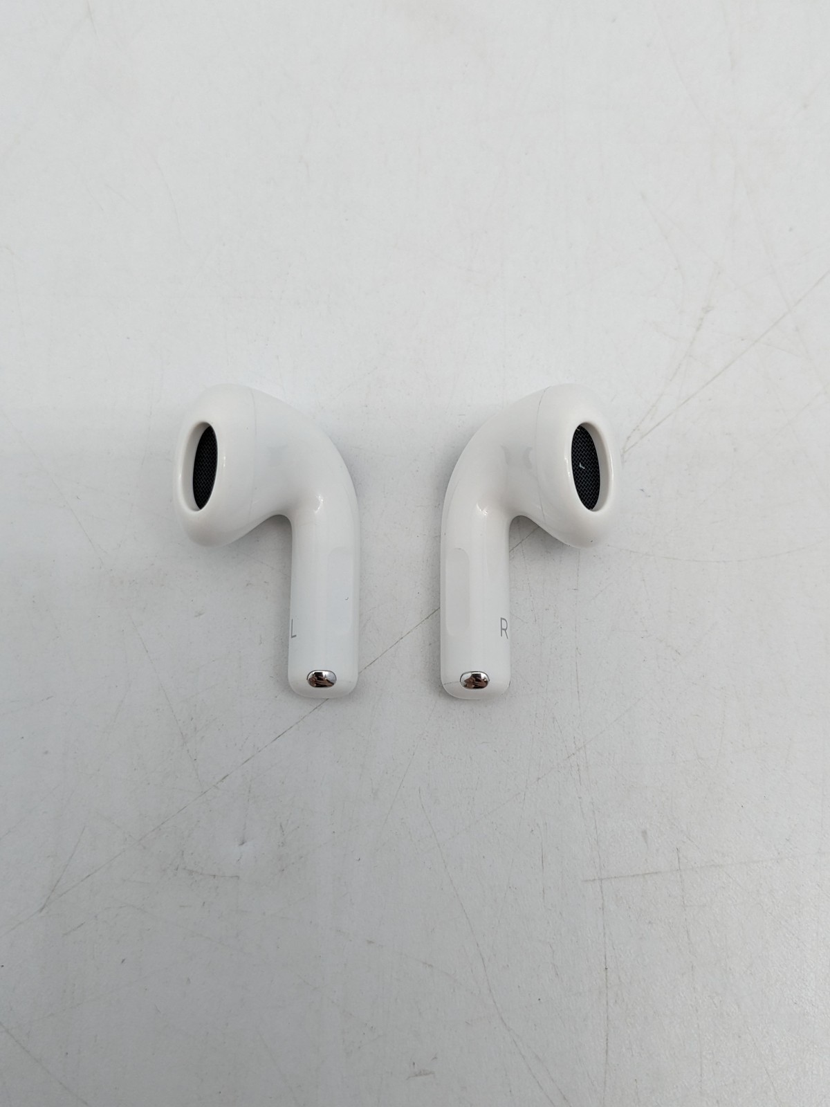 Apple AirPods 4 MXP63LL/A Earbuds w/ Charging Case | White | A3050 A3053 A3058