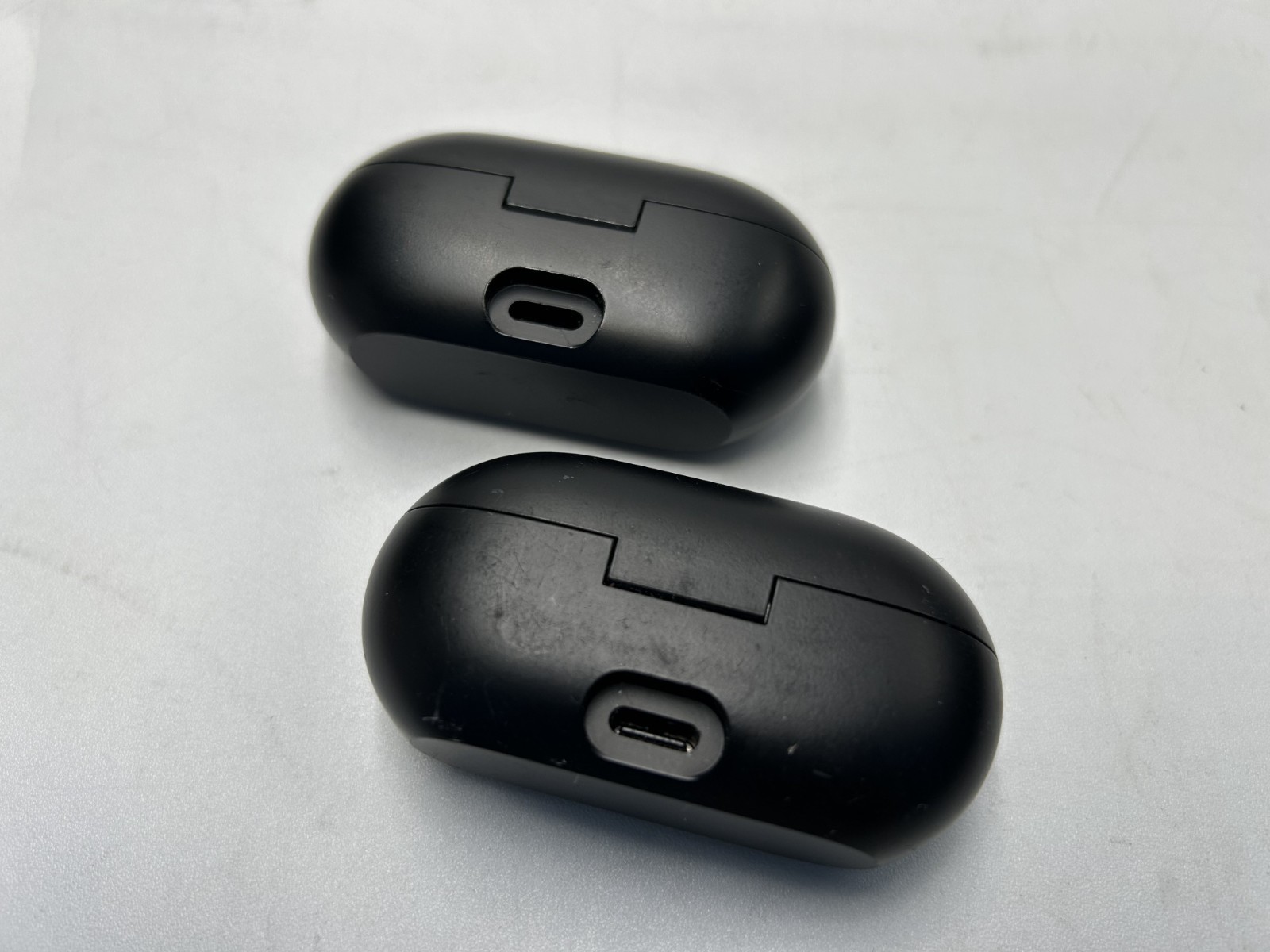 LOT OF 4 Assorted Beats Audio Devices – Black – Tested Working (C-61)