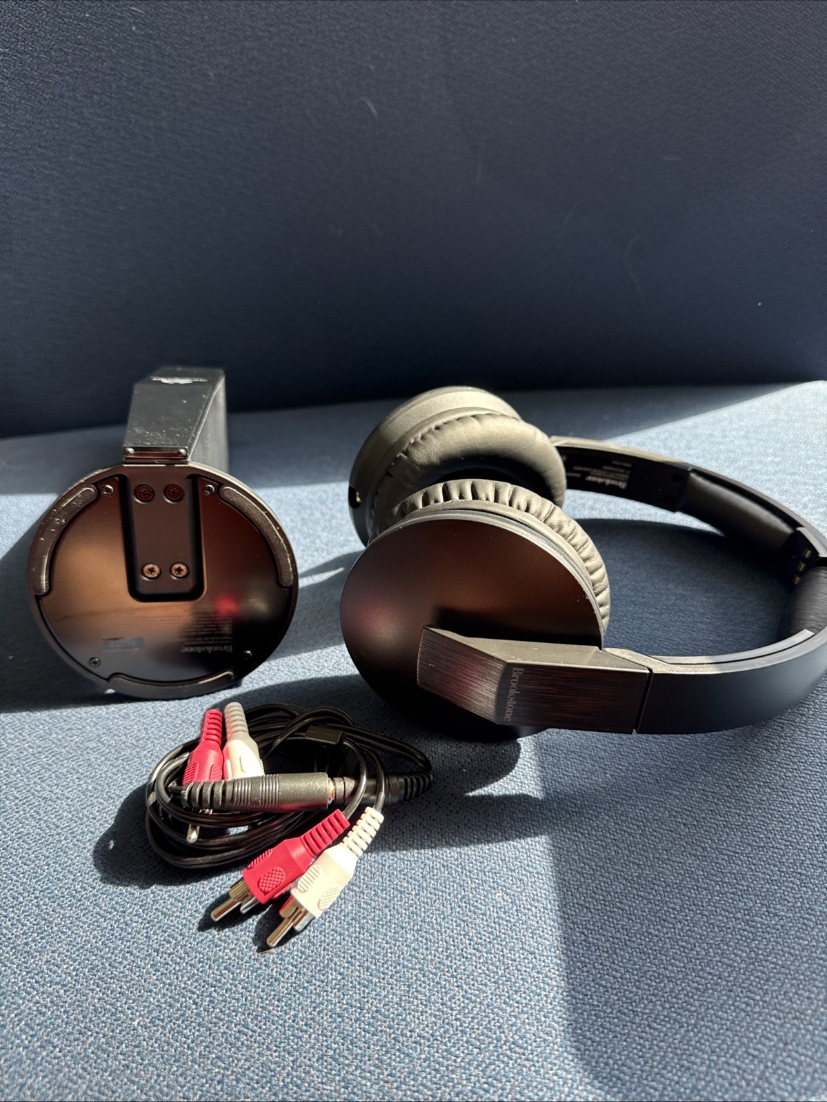 Brookstone 2.4 GHz Digital Wireless TV Headphones Over Ear, Noise Reduction