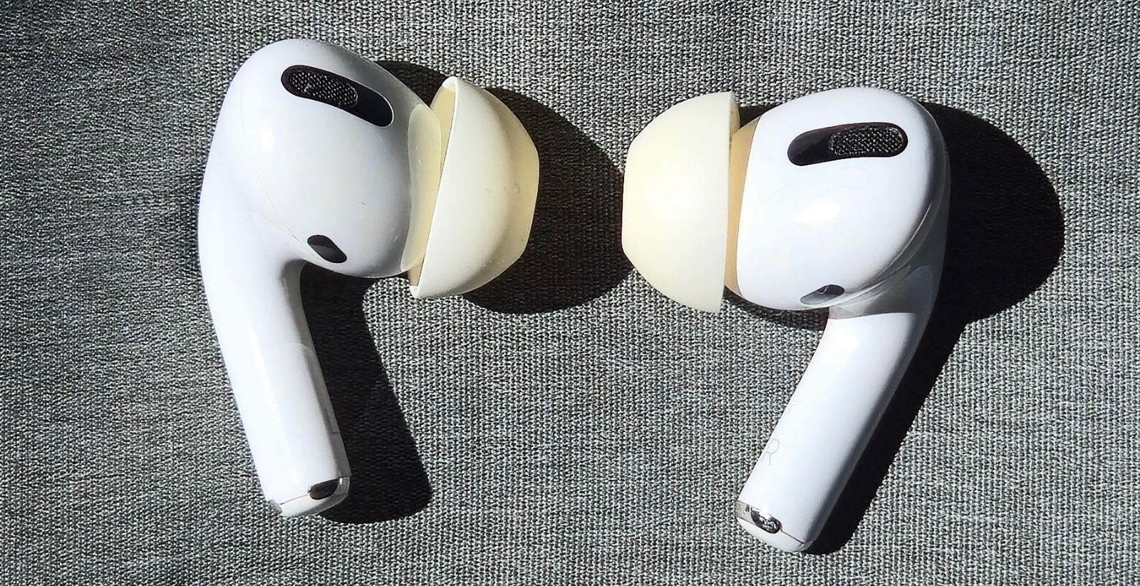 Apple AirPods Pro (1st Generation) – Genuine – 6 Months Usage