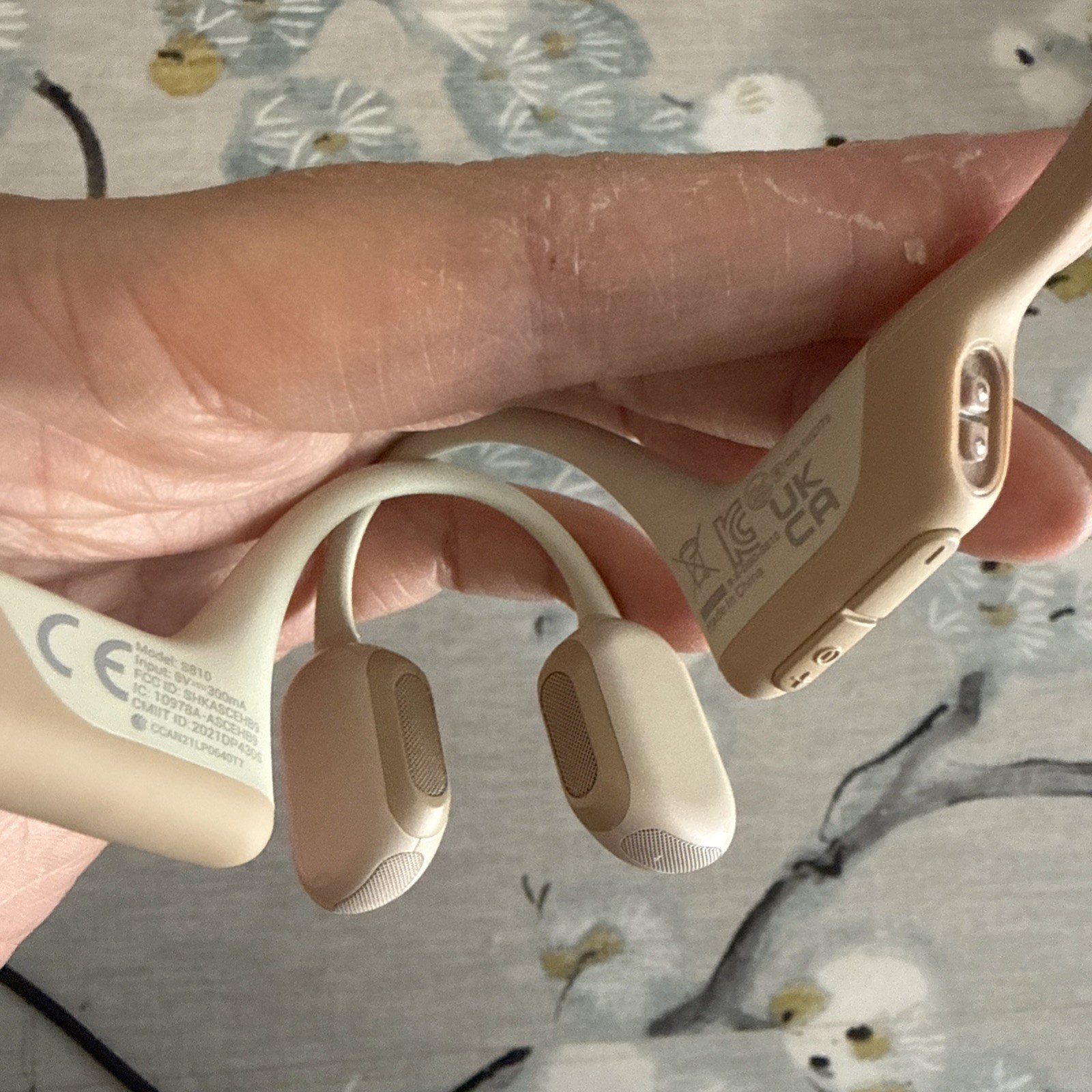 SHOKZ OpenRun Pro Bone Conduction Sport Headphones S810 Biege With Charger