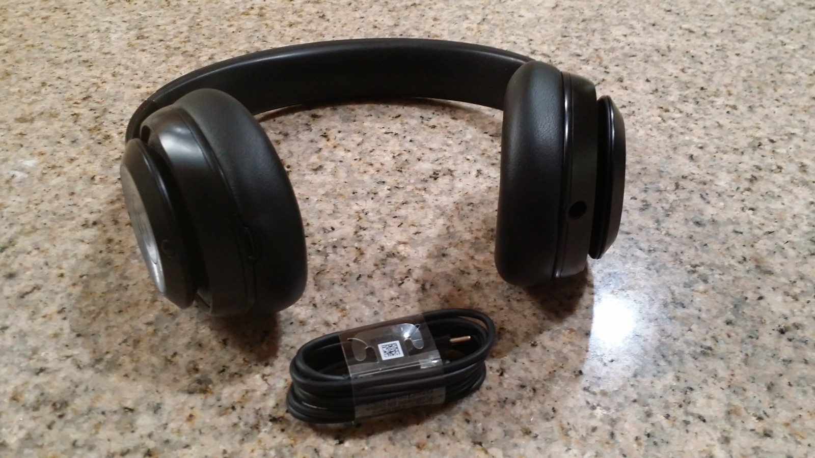Beats by Dr. Dre Studio Pro Wireless Bluetooth Over-Ear headphones Gold/Black