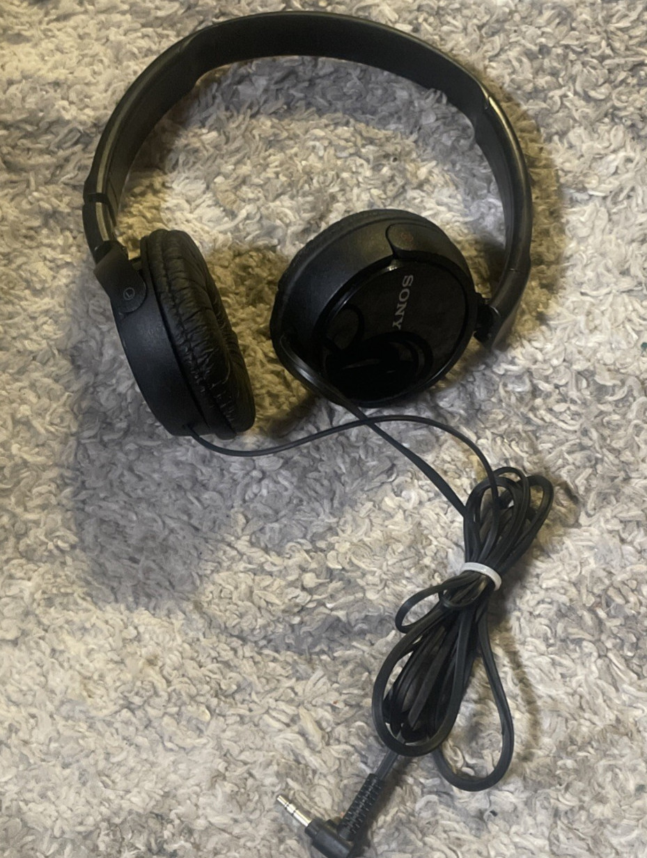 Sony MDR-ZX110 Black Wired Stereo Headphones Tested Working
