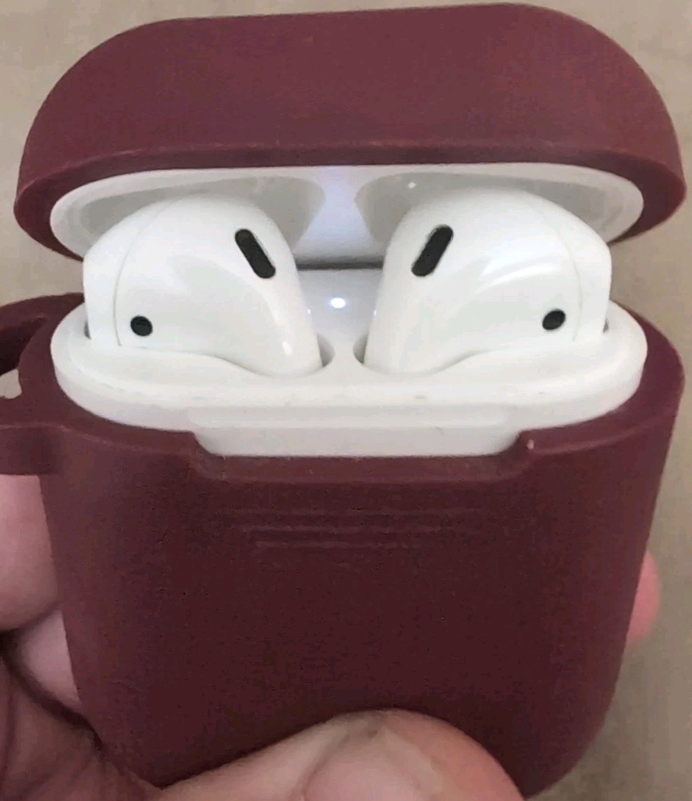 Apple iPod Shuffle 1st Gen & AirPods (1st Gen) Charging Stand + Case Cover