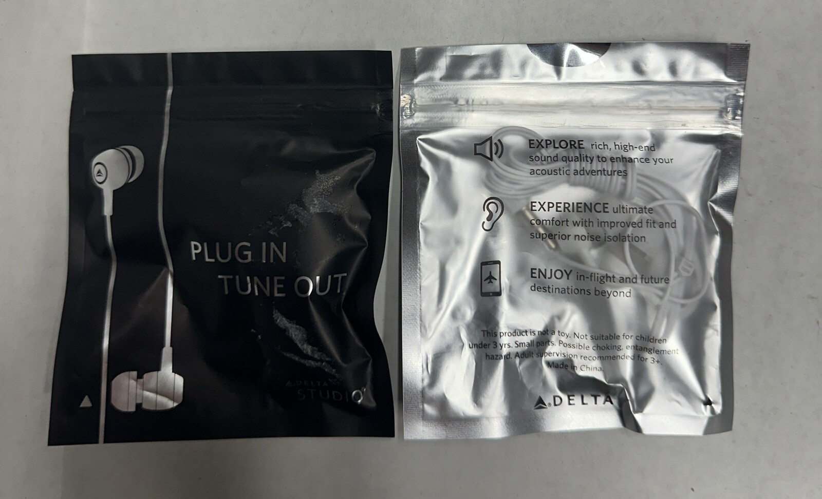 Lot Of 2 New Delta Airlines Wired Earbuds “Plug In-Tune Out” Economy Studio. LL