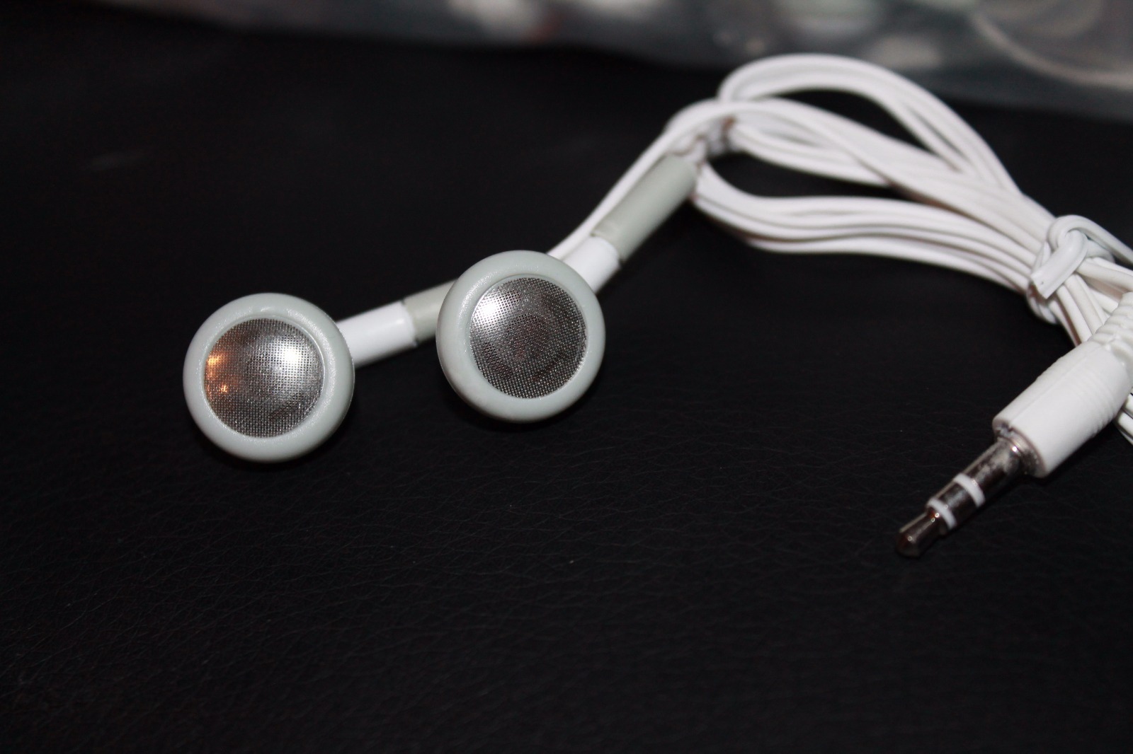 Pack of 10 – 3.5mm Earbuds / Headphones / Earphones