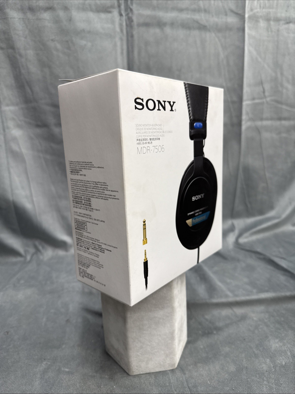 SONY MDR7506 Standard studio monitor Headphone NEVER OPENED
