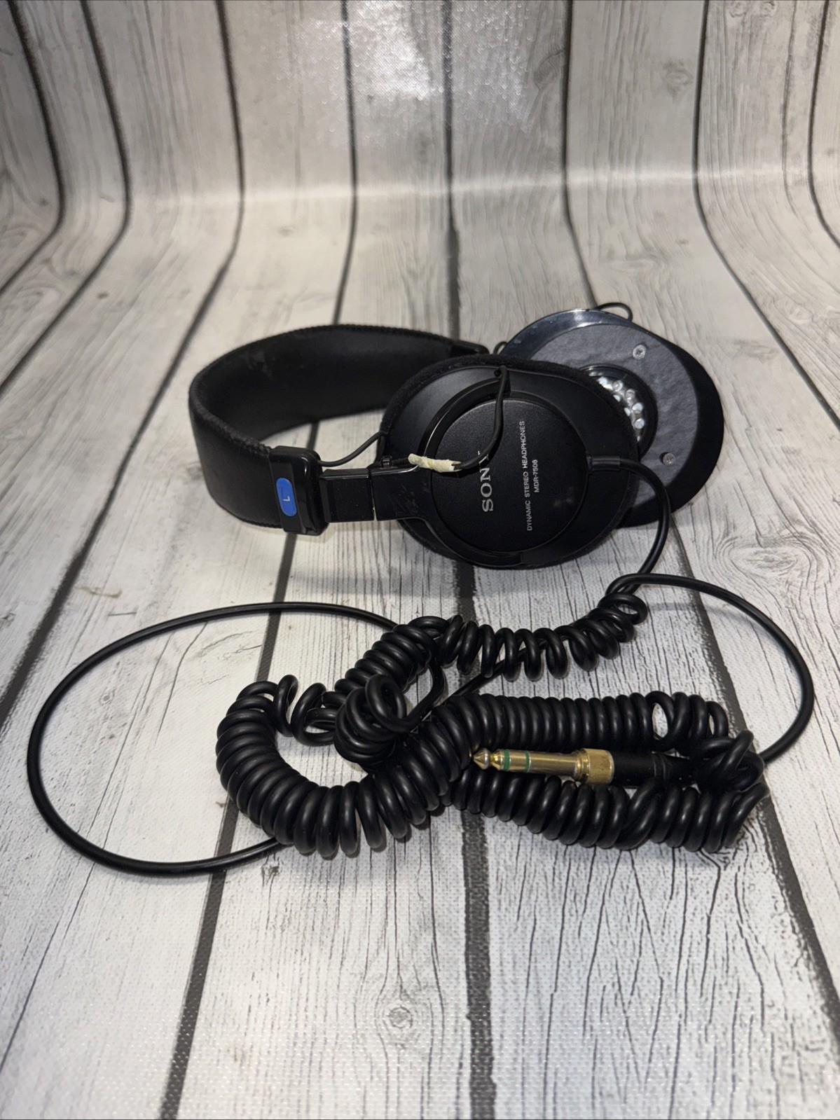 Sony MDR-7506 Professional Studio Wired Headphone Headset – Missing Ear Pad