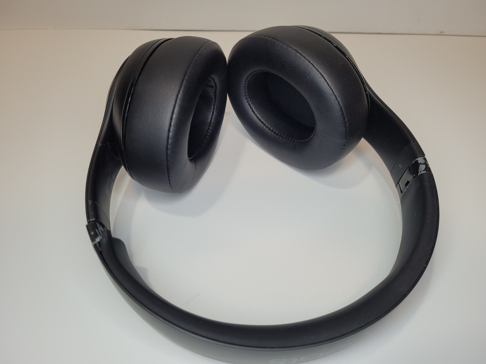 Beats By Dr. Dre Studio 2.0 Wireless Headphones B0501 w Case – Needs New Hinge