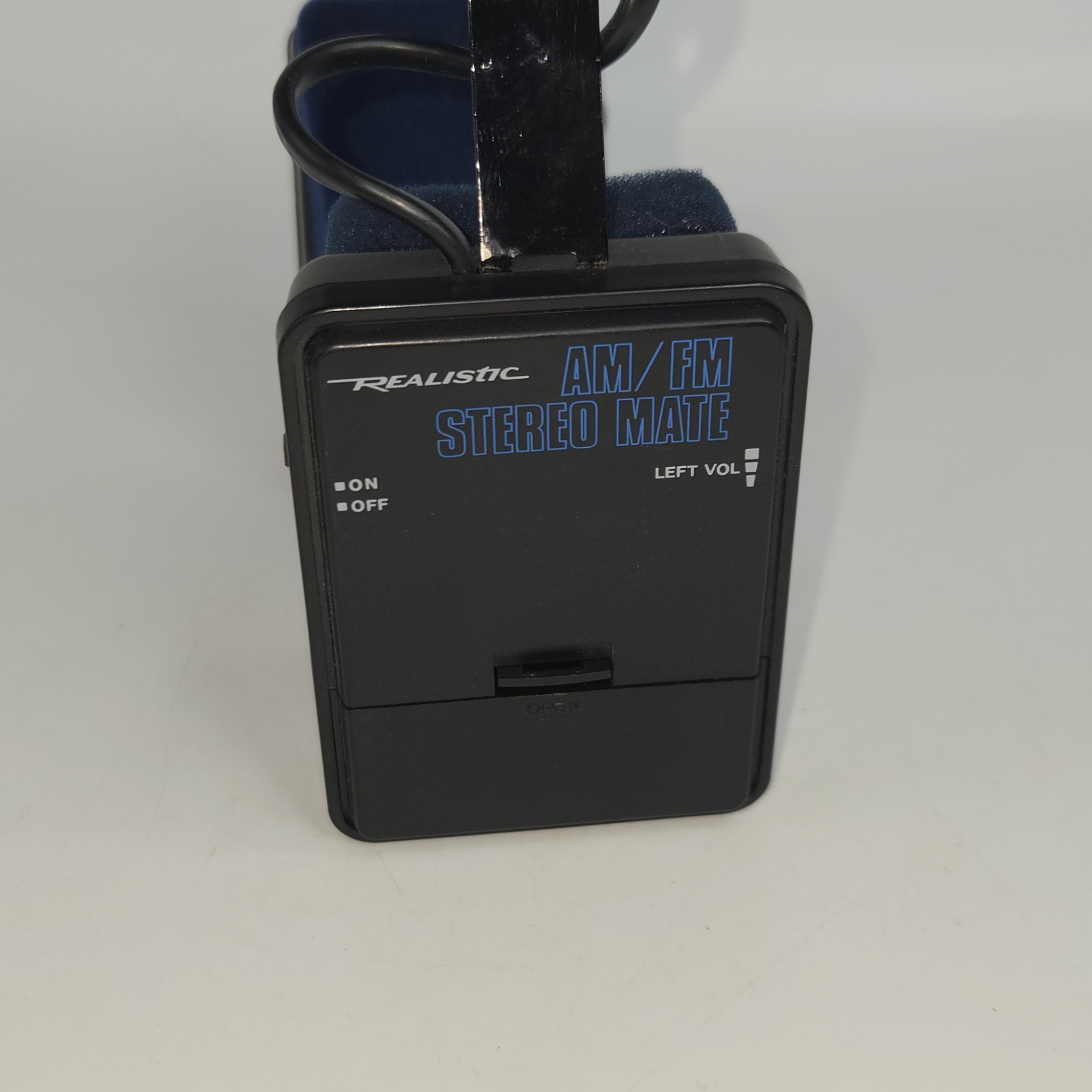 Vtg WORKING Portable Realistic 12-199 AM/FM Stereo Mate Headphone Radio Shack