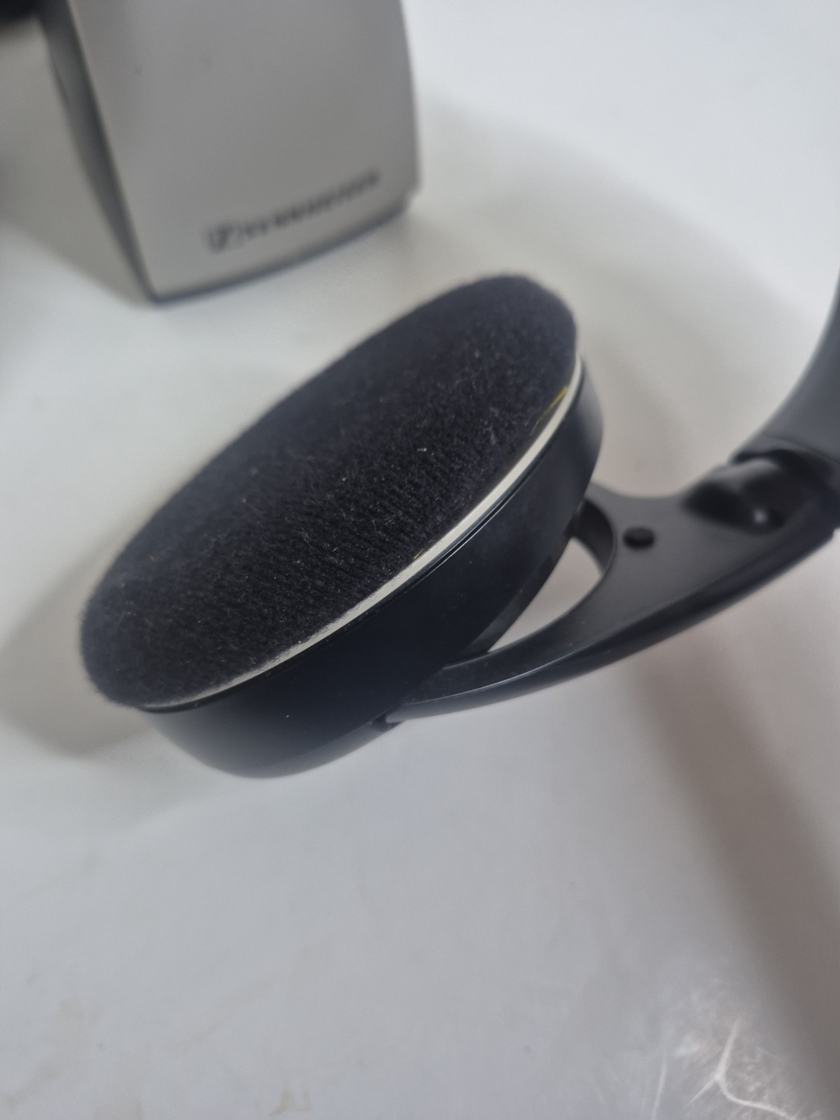 Sennheiser HDR120 Wireless Headphones w/TR120 Wireless Charging Stand Working