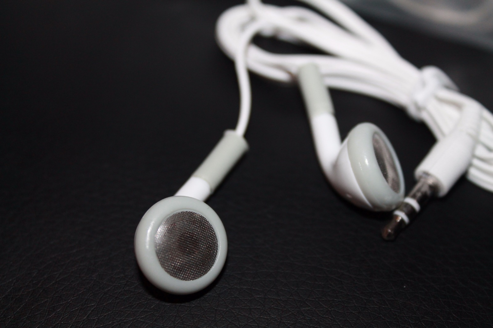 Pack of 10 – 3.5mm Earbuds / Headphones / Earphones