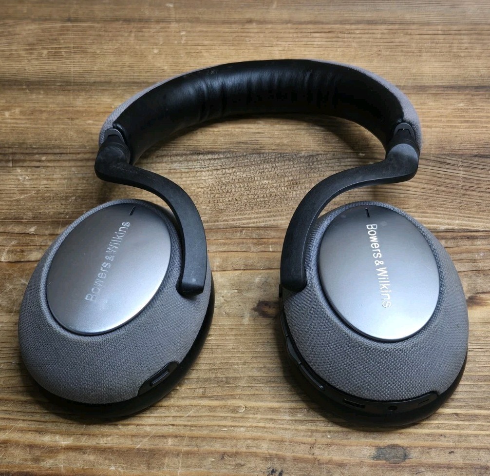Bowers & Wilkins PX7 Wireless Bluetooth ANC Over-Ear Headphones Black 40mm