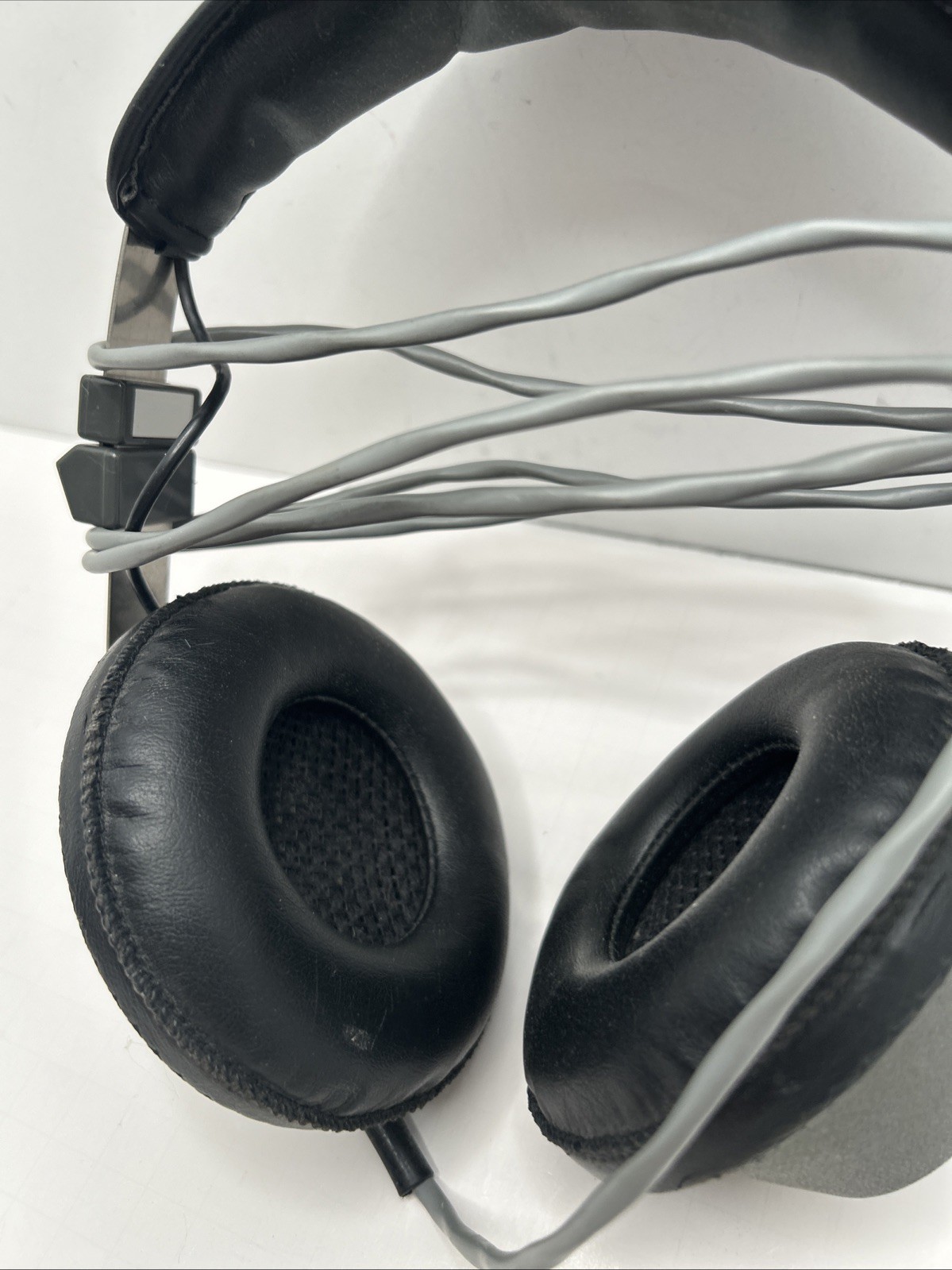Vintage Realistic Nova 20 Headphones 35mm Jack radio shack(works)