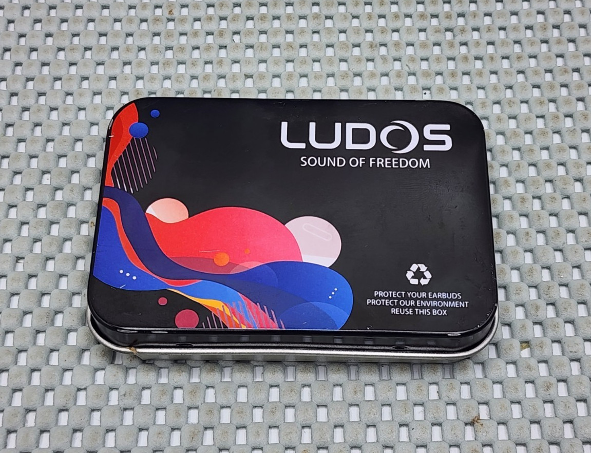 LUDOS OMNITONE Wired Earbuds in-Ear Headphones Blue