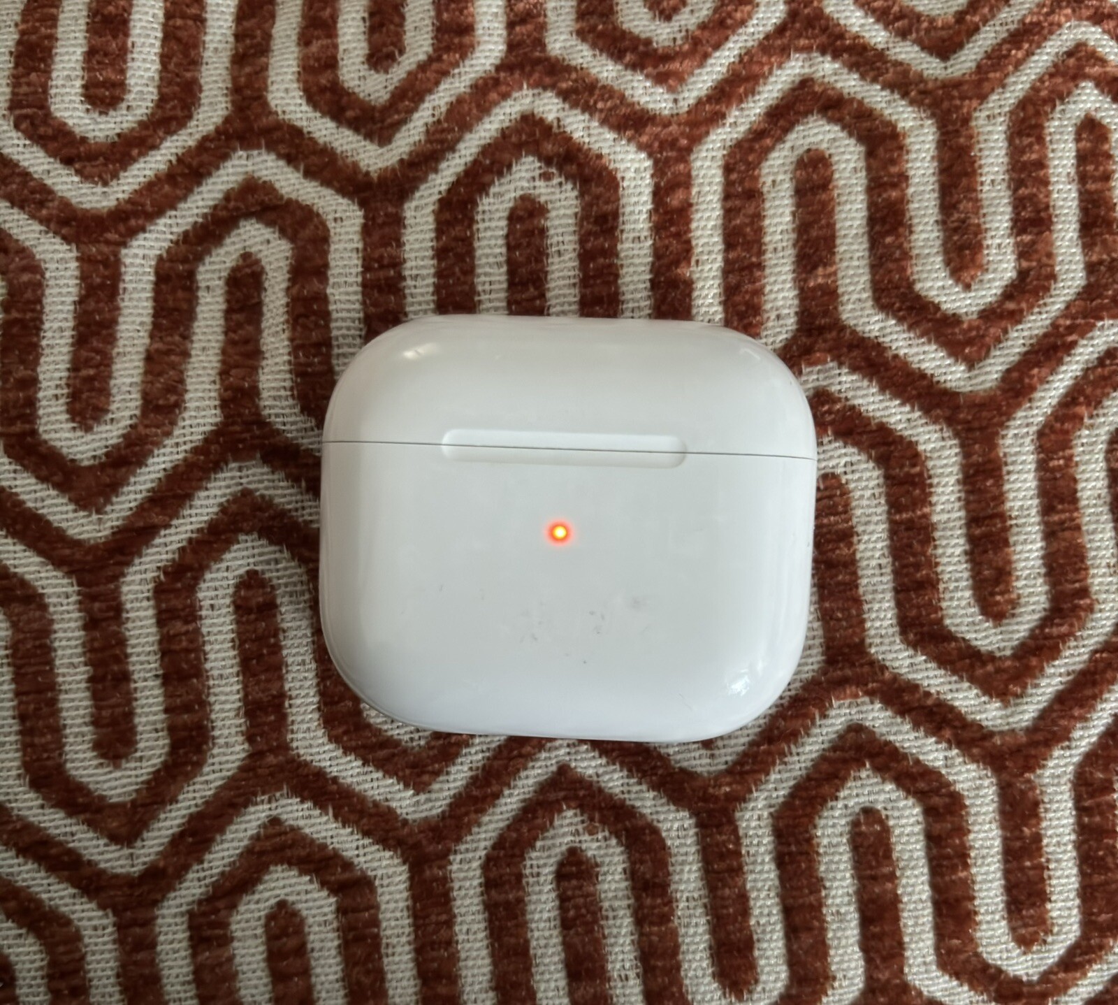 Apple AirPods 3rd Generation – MagSafe Charger- White –