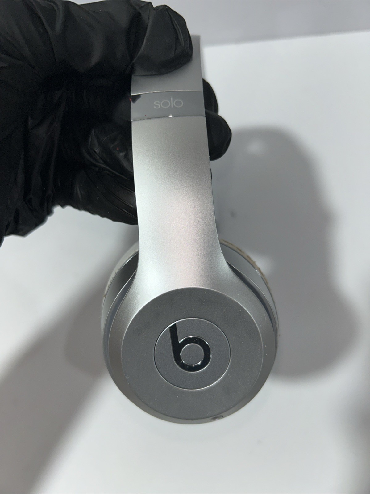 Beats by Dr. Dre Solo3 Wireless Needs New Pads Headphones White Silver