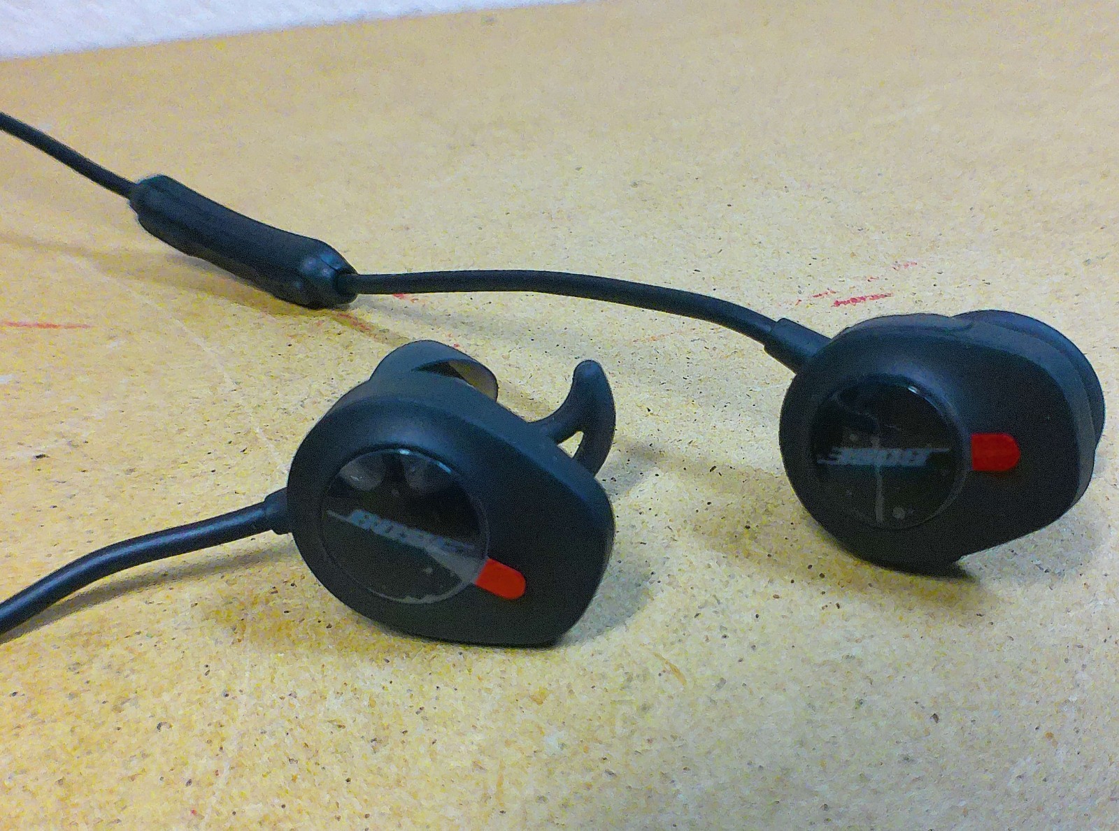 Bose SoundSport, Wireless Earbuds, Sweatproof Bluetooth Headphones for Sports