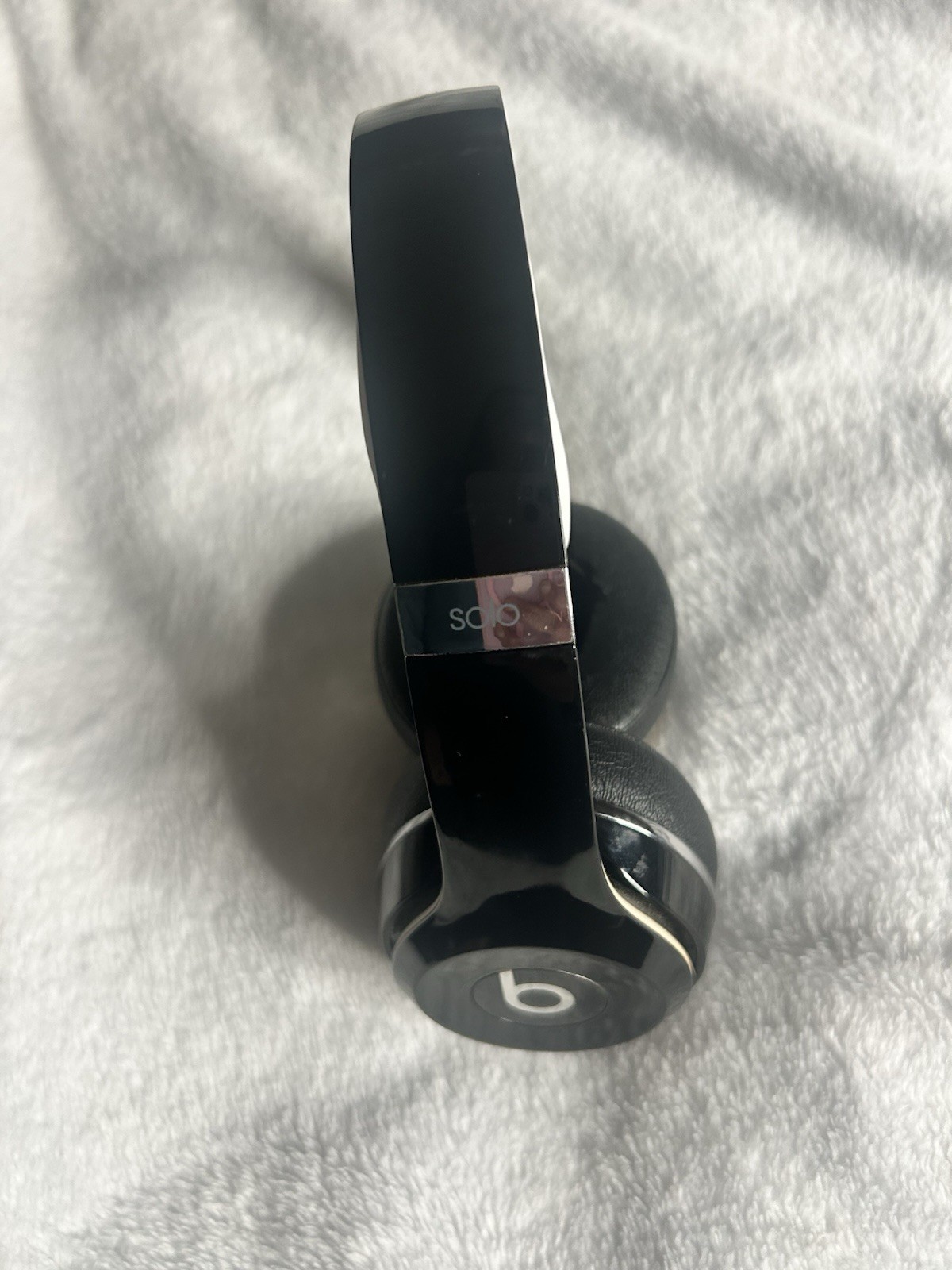 Beats by Dr. Dre Solo 2 Wired On-Ear Headphone B0518 Light Blue W/ Soft Case