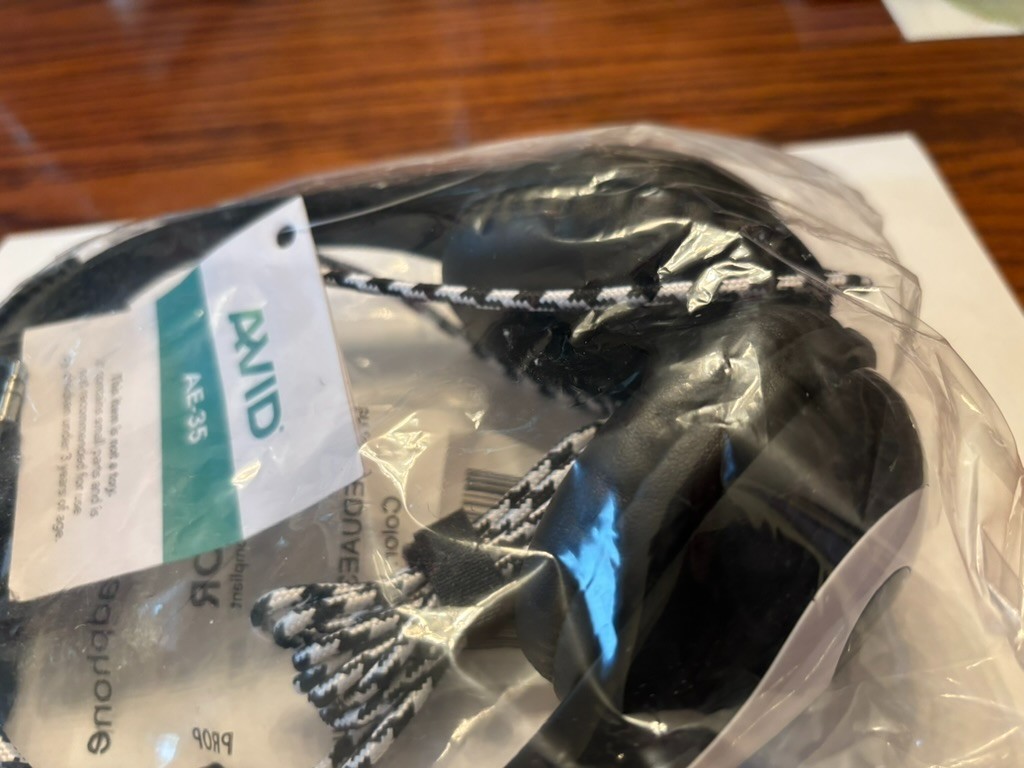 Headphones AVID, black and white, new in a sealed plastic bag, AE 35