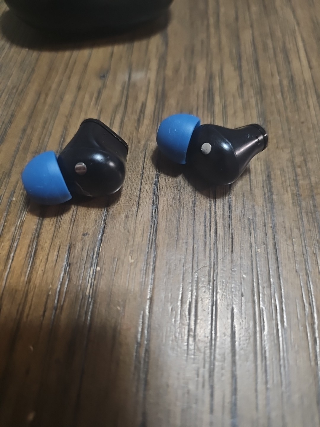 Beats by Dr. Dre Studio Buds A2514 Wireless Bluetooth Earbuds-Black-Blue Tips