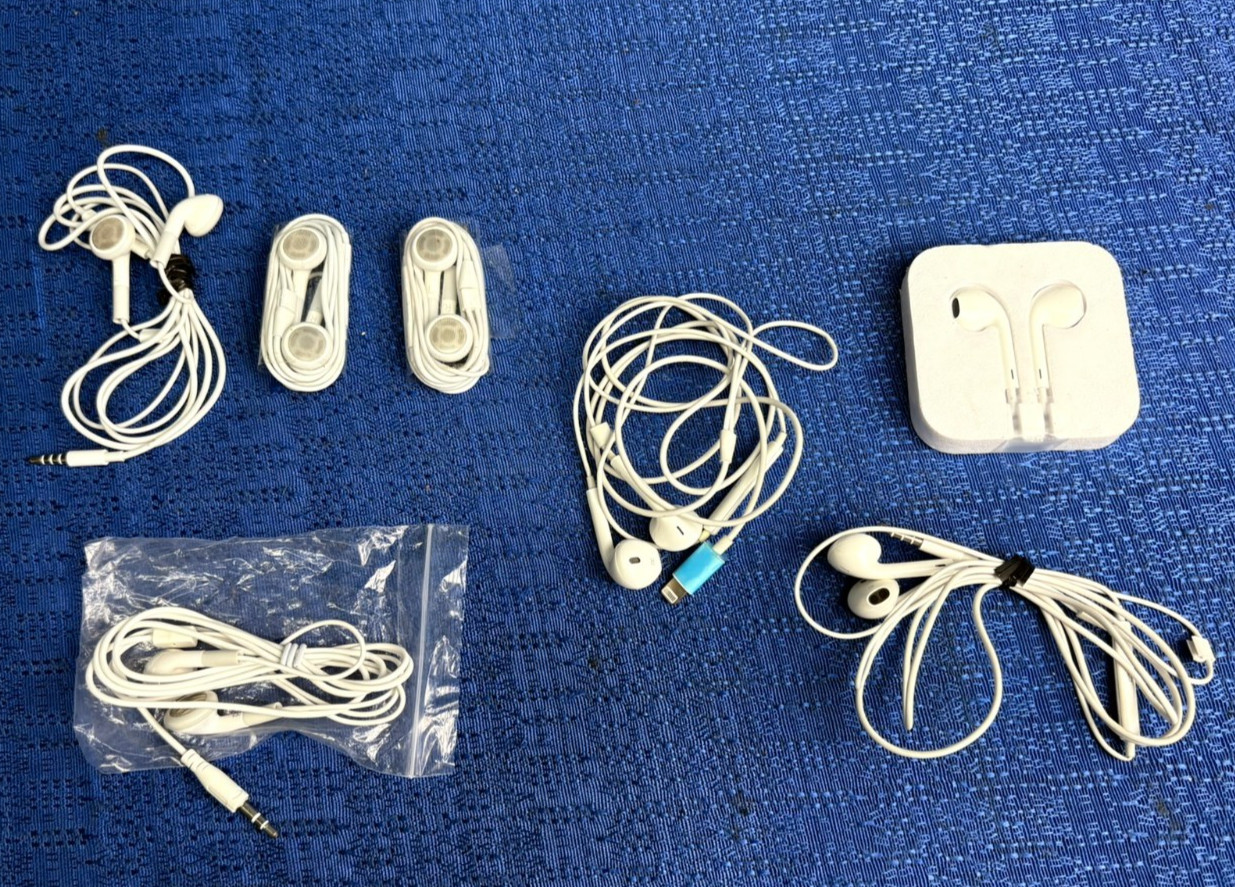 Lot of 7 Apple Earbud Earphone Headphones 3.5mm