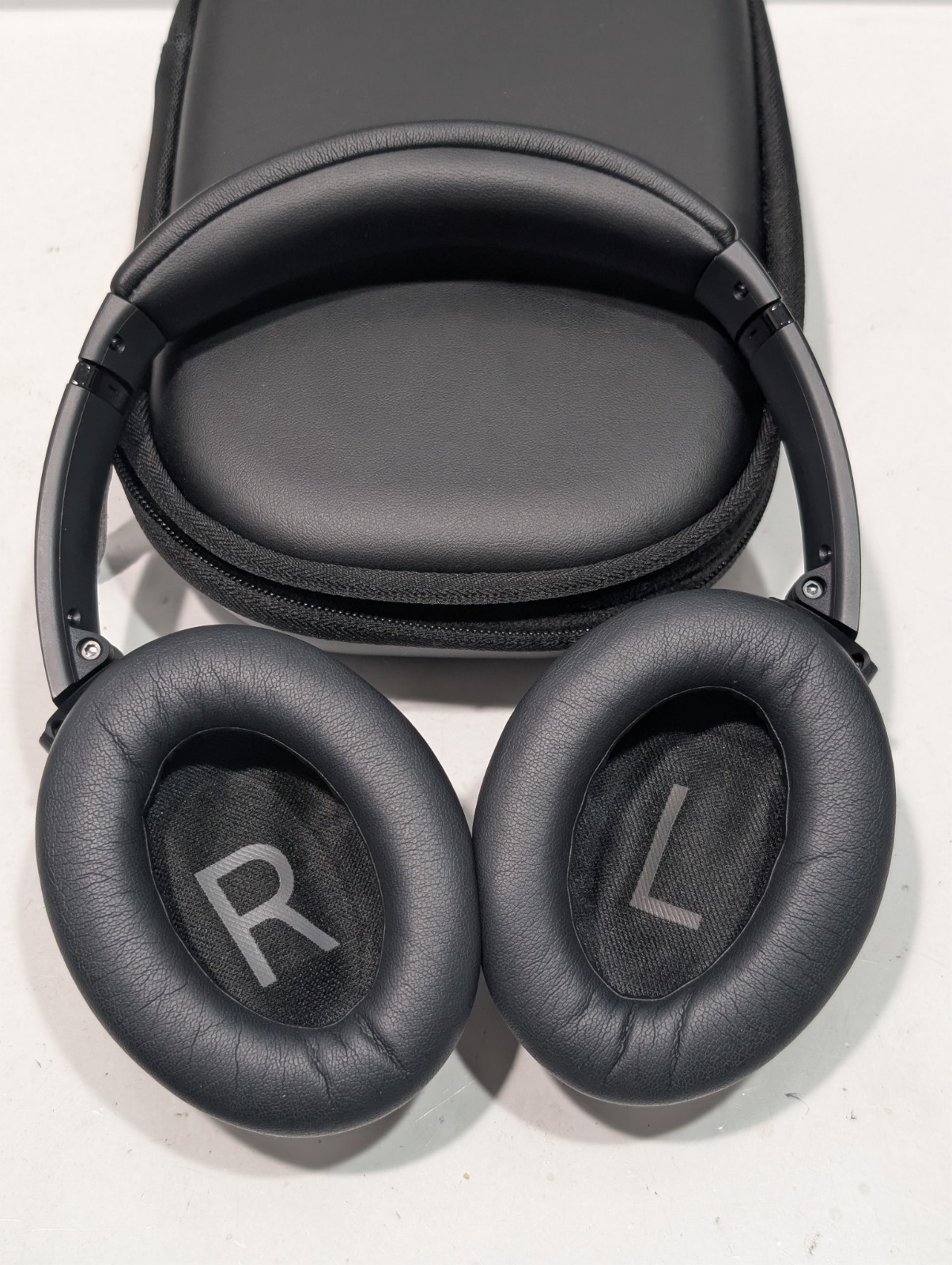 Bose QuietComfort 45 Wireless Noise Cancelling Headphones QC45 Black w Case