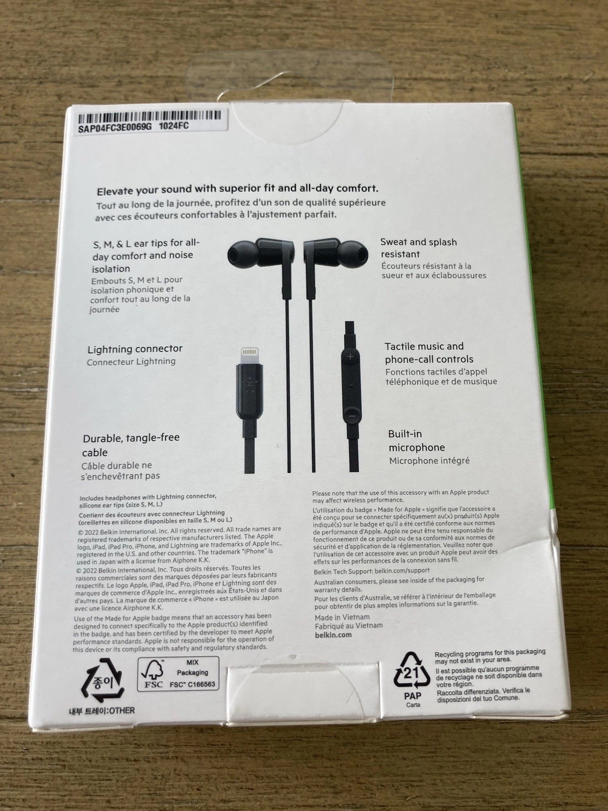 NEW BELKIN WIRED HEADPHONES WITH LIGHTNING CONNECTOR BLACK NEW IN BOX