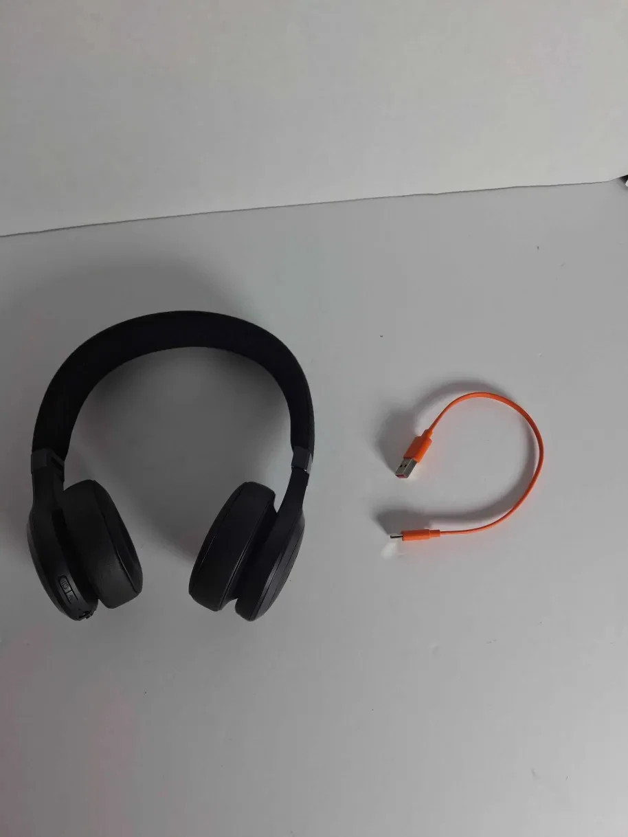 JBL Live 675NC True Adaptive Noise Cancelling Bluetooth Headphones Used