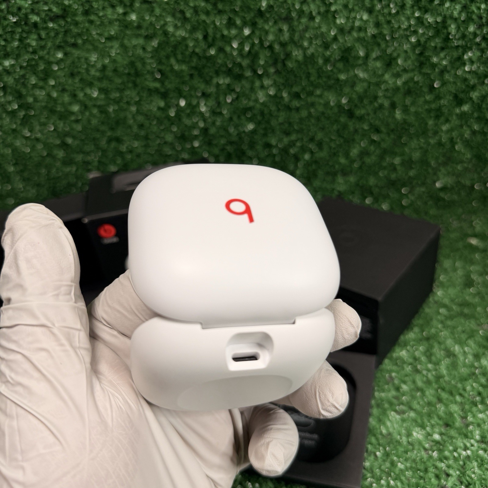 Beats Fit Pro True Wireless Earbuds White/Red A2577, Working, MISSING WINGTIPS.