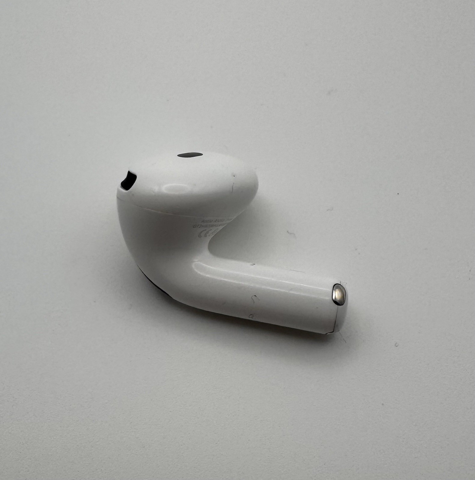 APPLE AIRPODS 4TH GENERATION USB-C NON ANC A3058 – White W/CHARGING CASE USED