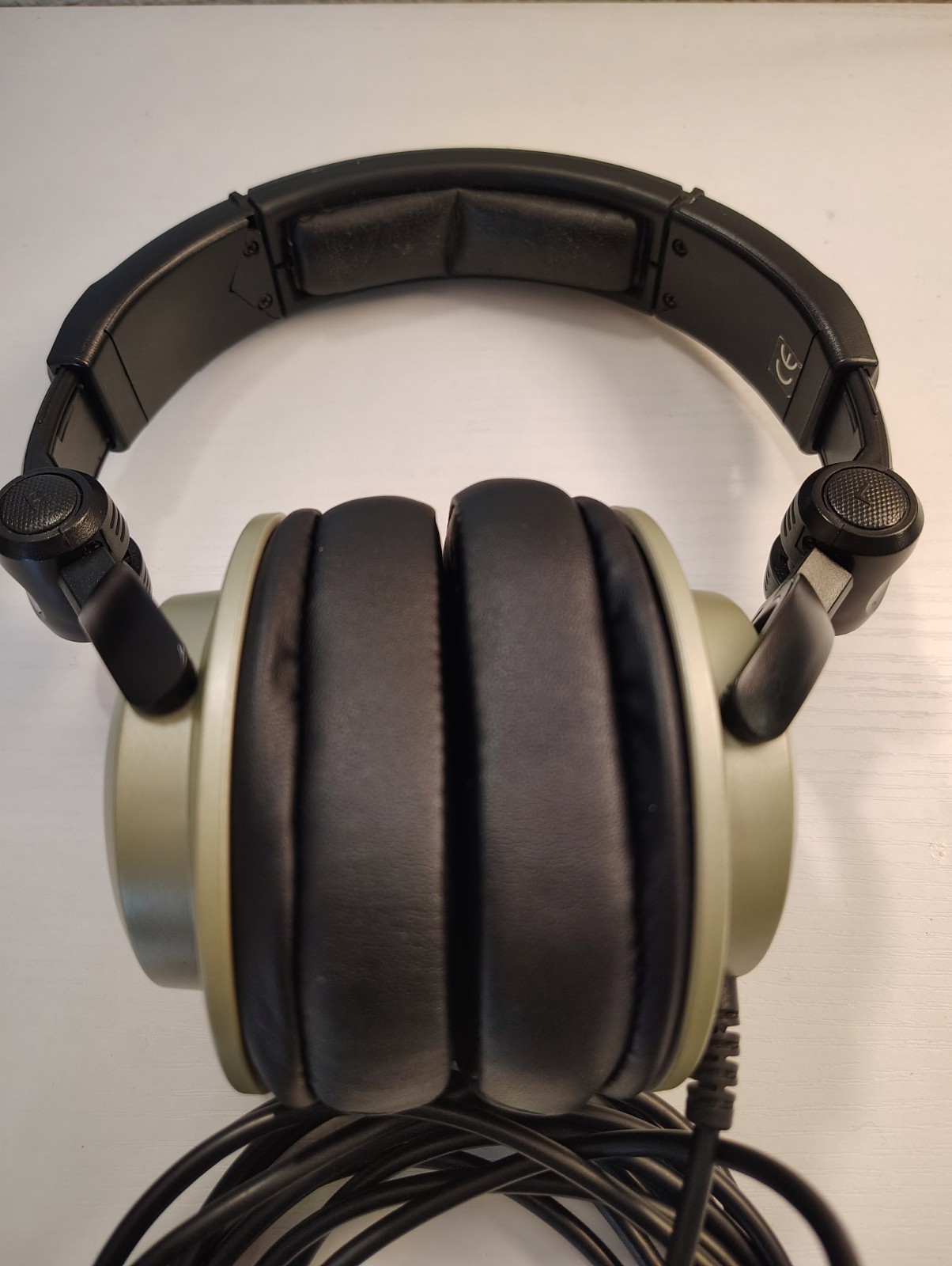 Ultrasone S-Logic HFI-650 Surround Sound Headphones With New Ear Pads
