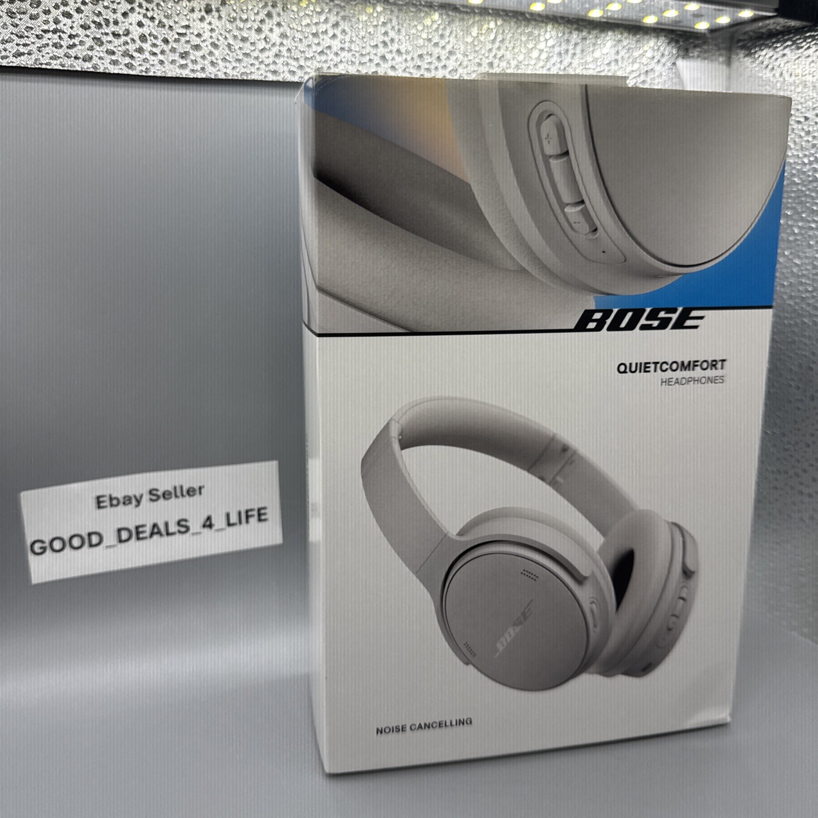Bose QuietComfort Wireless Noice Cancelling Over-Ear Headphones – White Smoke