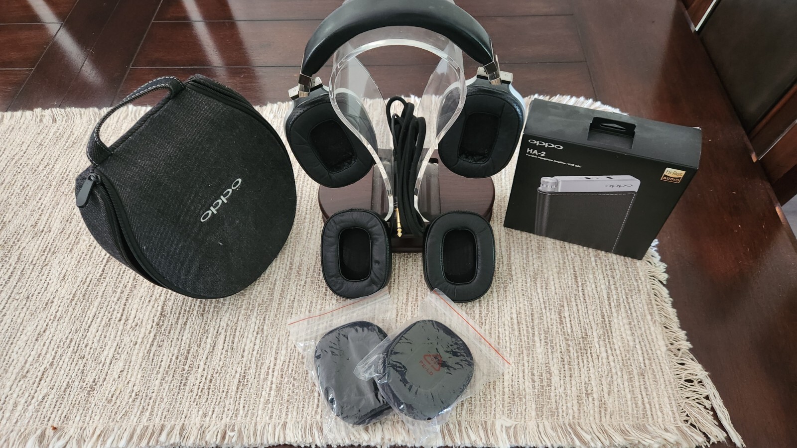 OPPO PM1 Headphones HA-2 AMPLIFER WITH STAND AND CASE