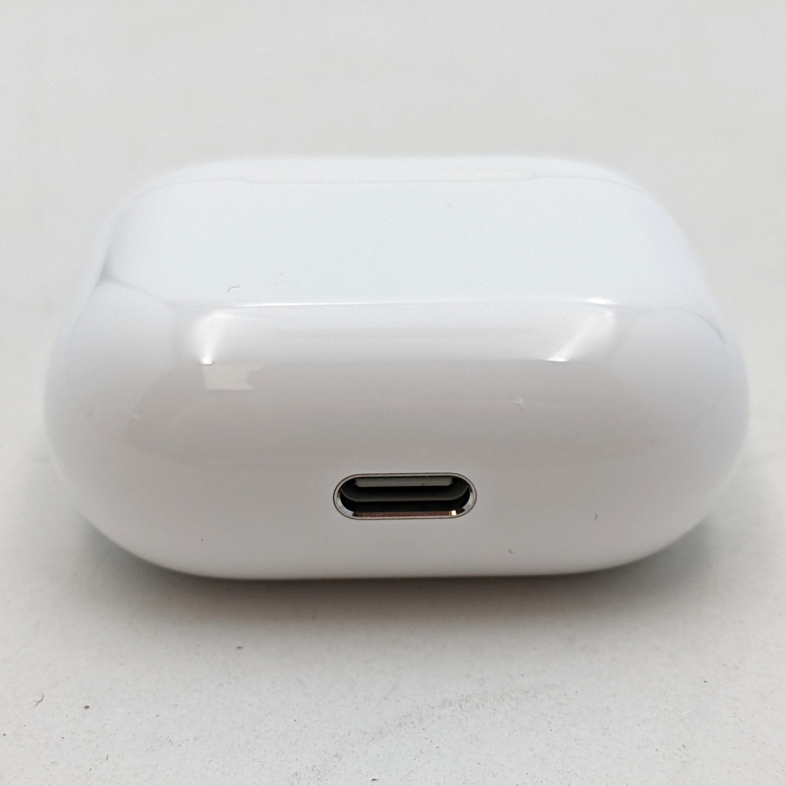 Apple AirPods 4th Gen Earbuds & Case – (A3050 A3053 A3058) – MXP63LL/A