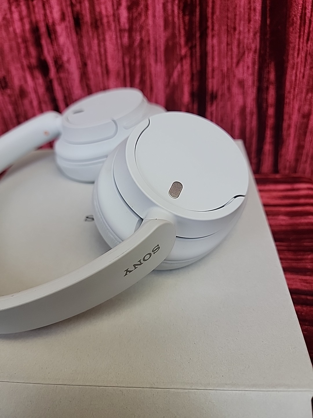 Sony WH-CH720N Wireless Over-Ear Headphones Noise Canceling White 360 Audio 35h