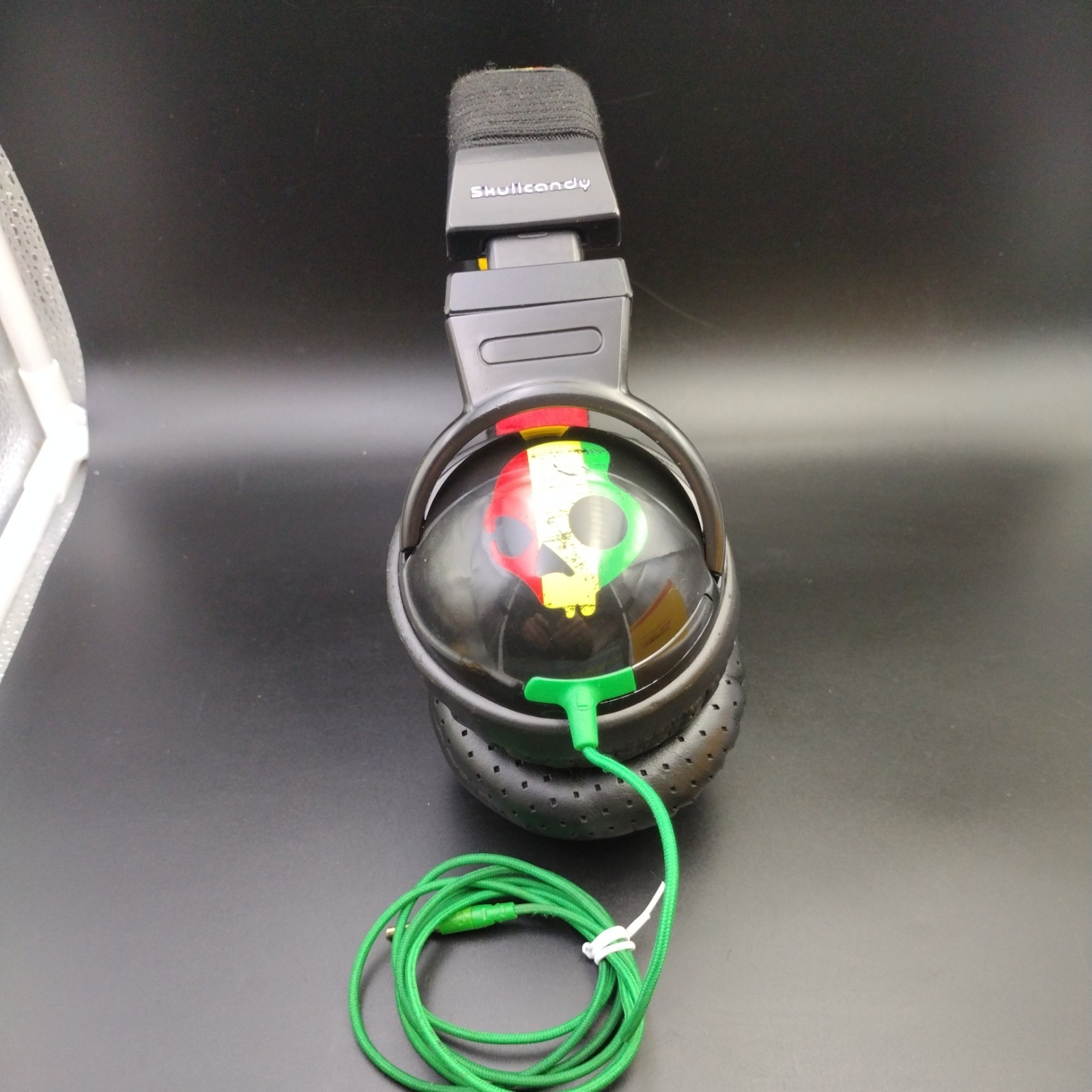 Skullcandy 2010 Hesh Headphones Shattered Rastacosmetic details.