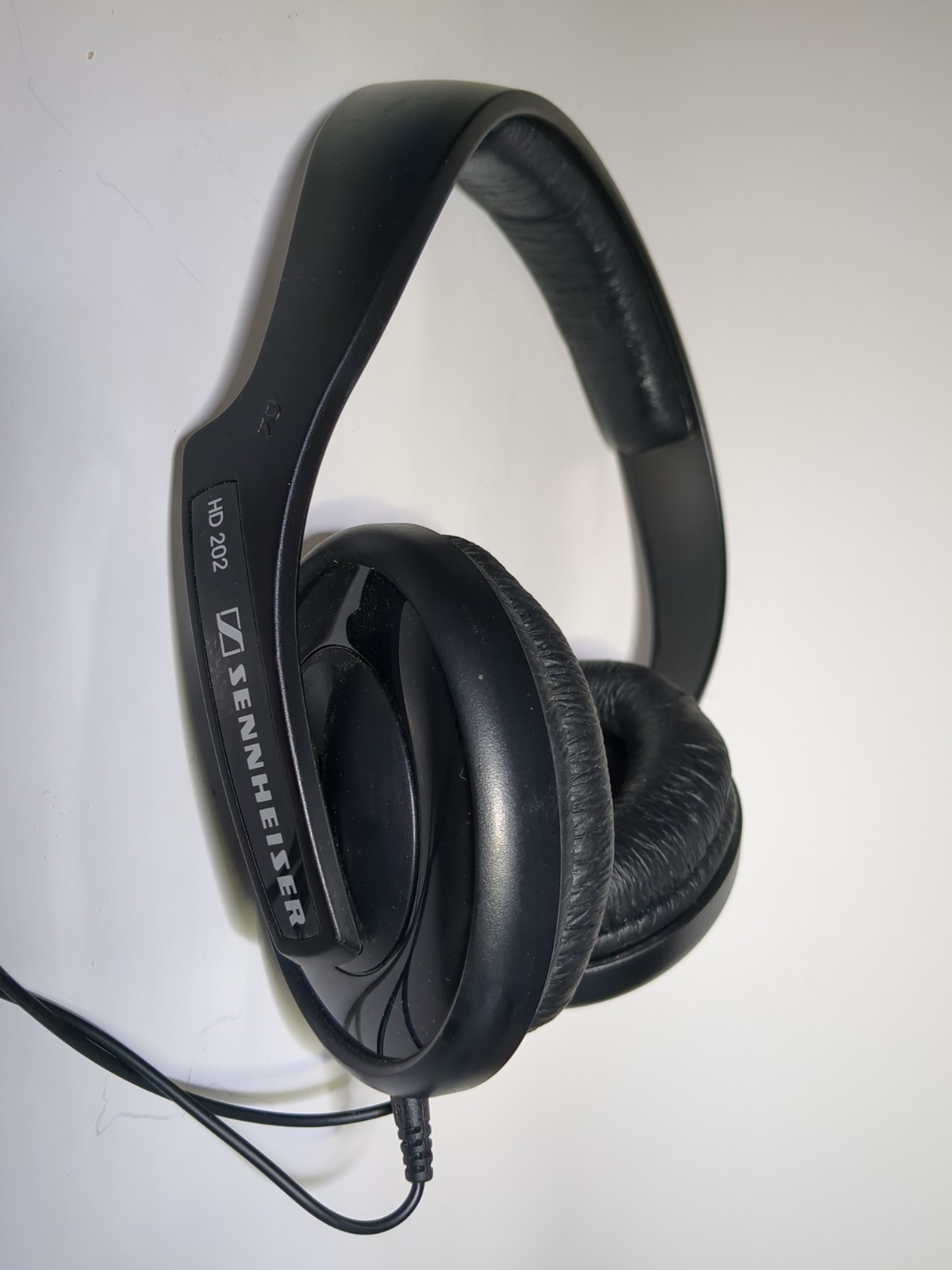 Sennheiser HD 202 Headphones Black 3.5mm Jack Over Ear Tested Works